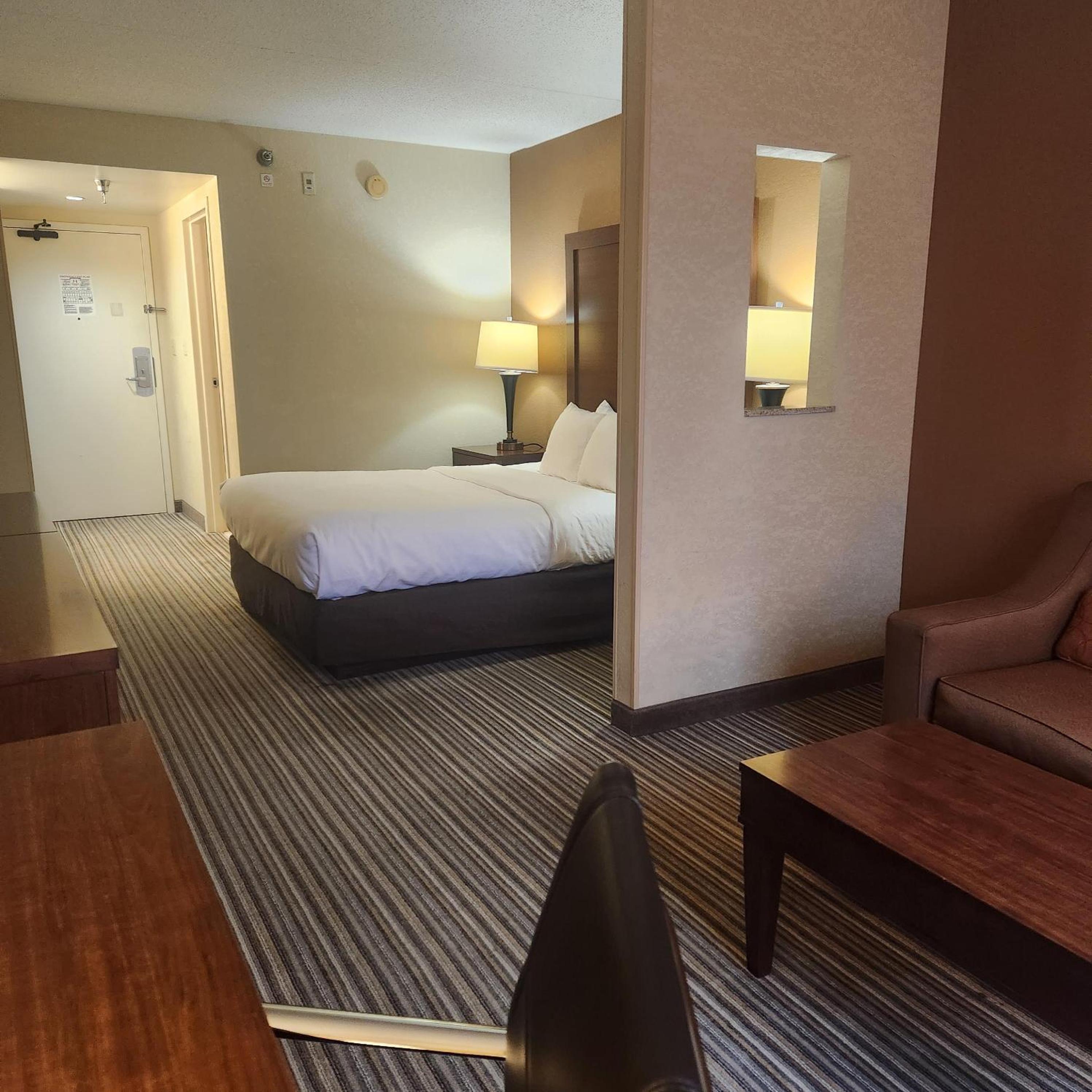 Queen Room with Sofa Bed - Non-Smoking