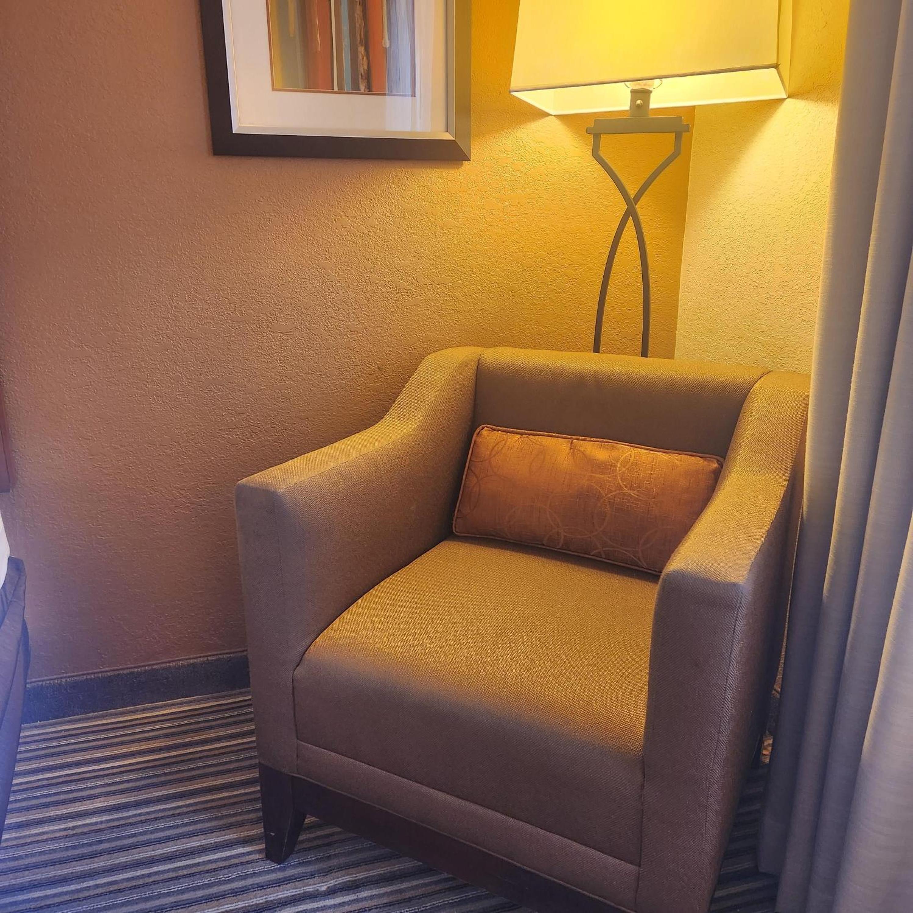 Double Room with Bath Tub - Disability Access/Non-Smoking - Photo 4
