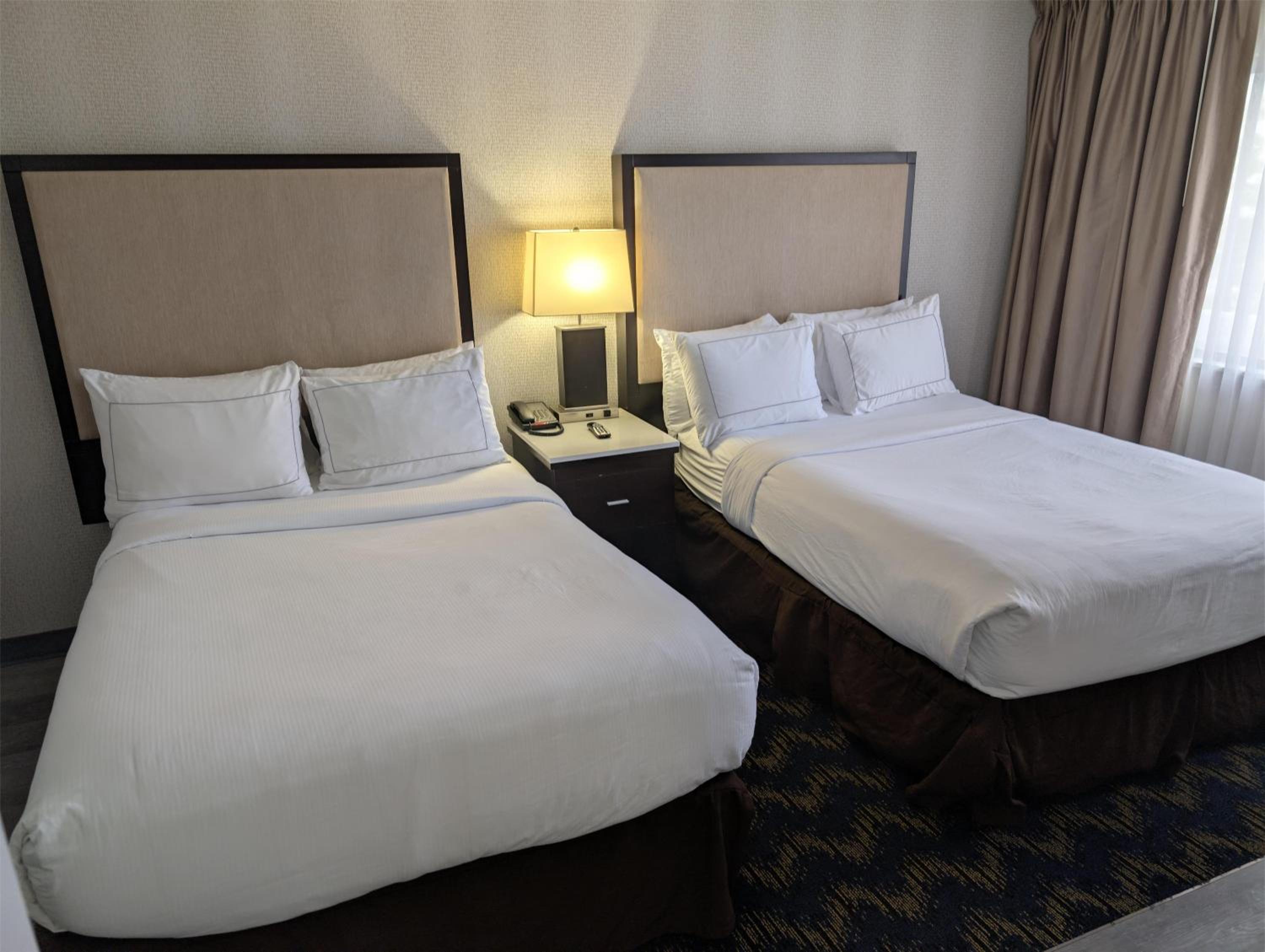 Suite with One King Bed and Two Double Beds - Non-Smoking - Photo 6