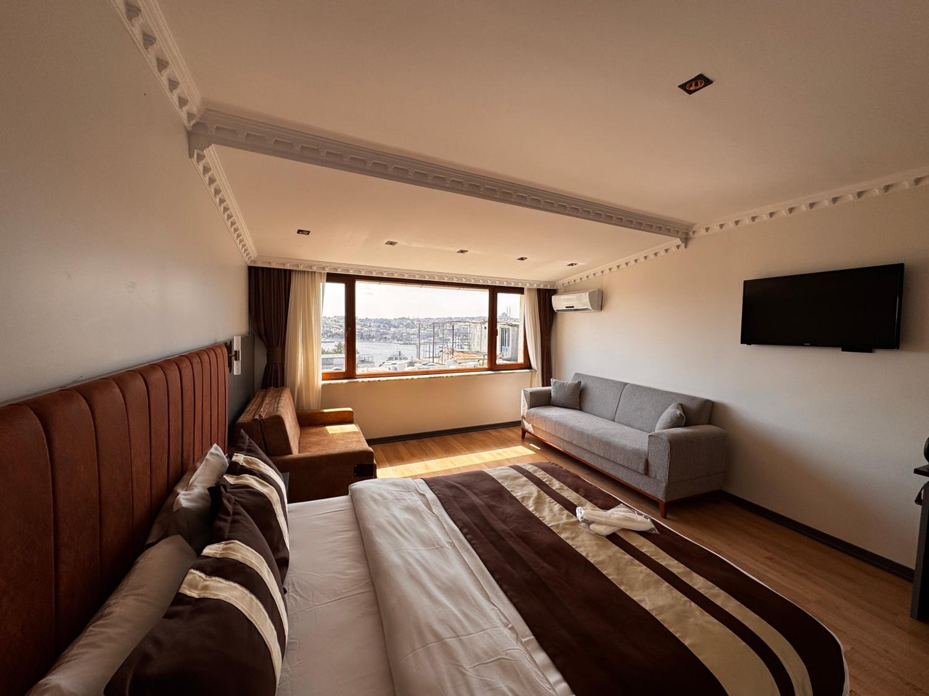 Family Room with Sea View photo 2