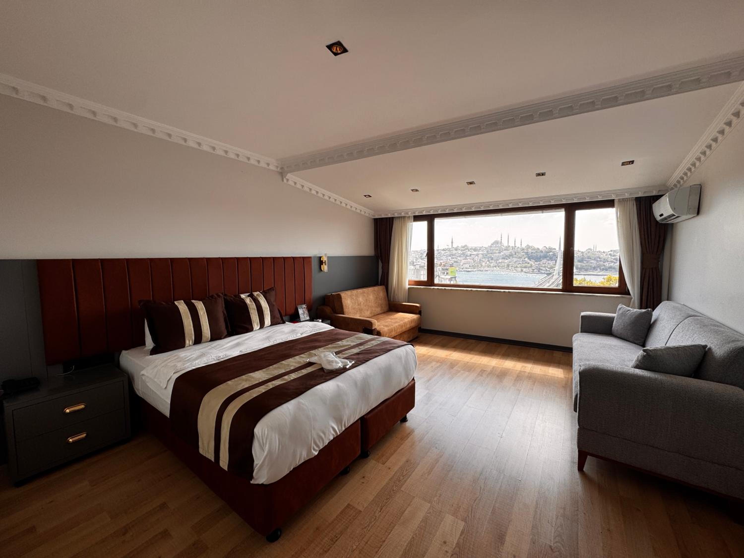 Family Room with Sea View photo 3