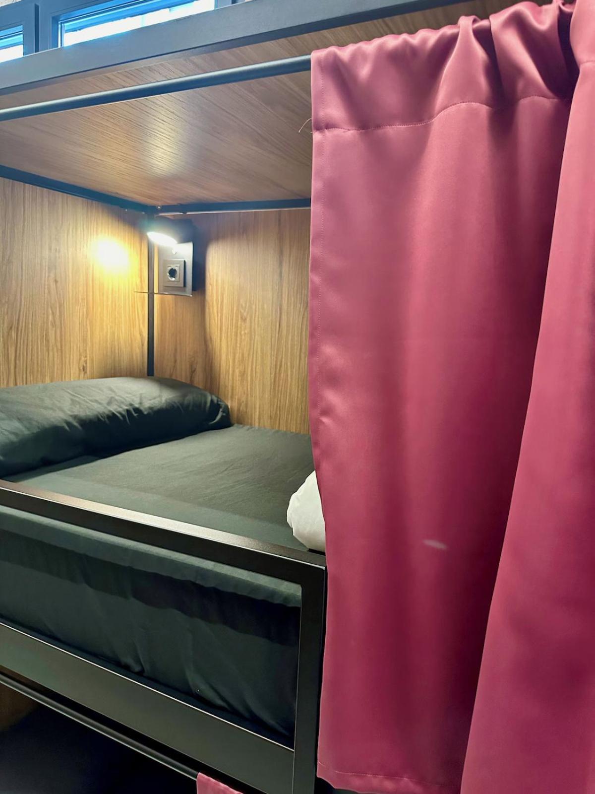 Bunk Bed in Mixed Dormitory Room