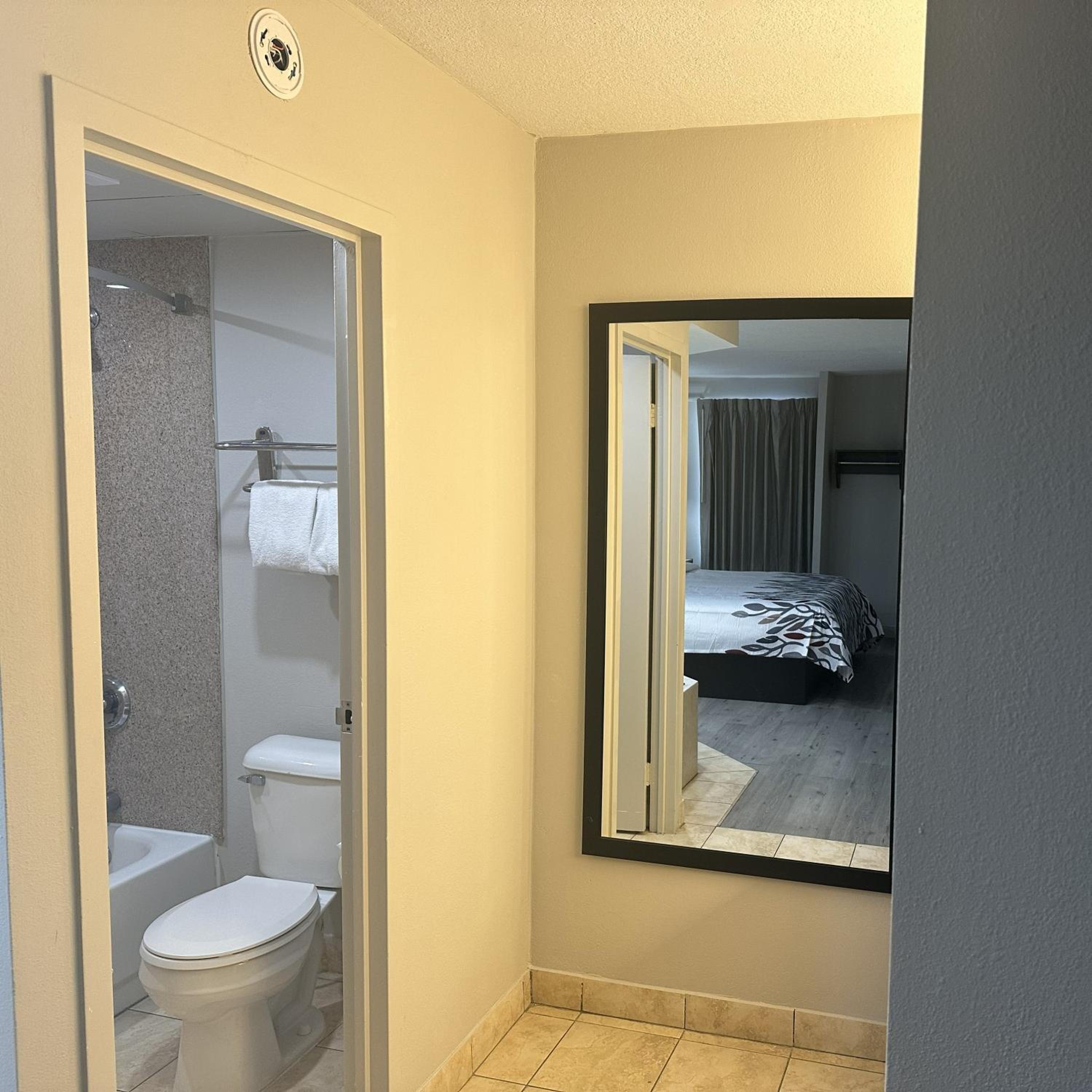 Superior King Room with Jetted Tub Non-Smoking