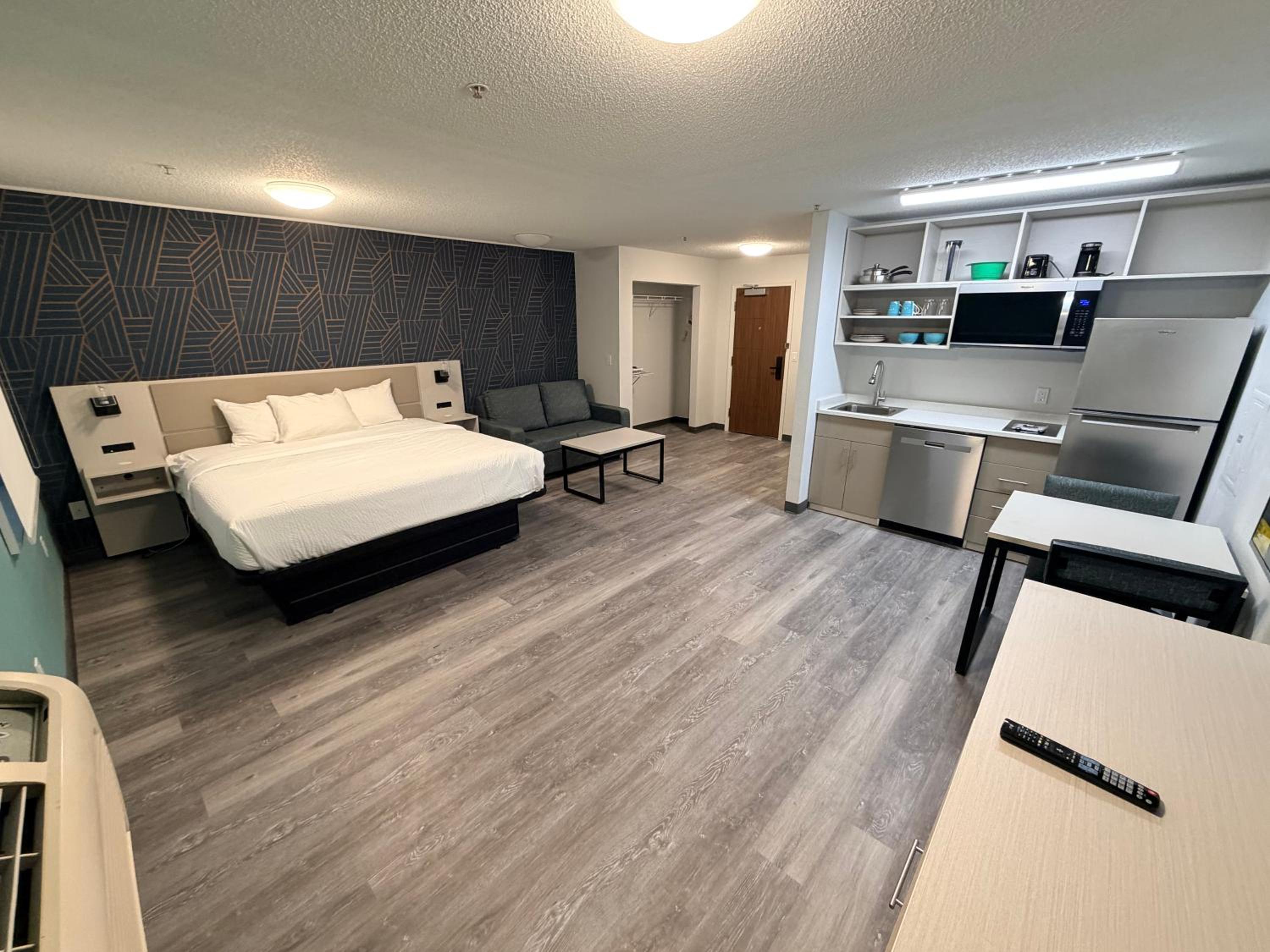 Efficiency King Suite - Non-Smoking - Photo 1