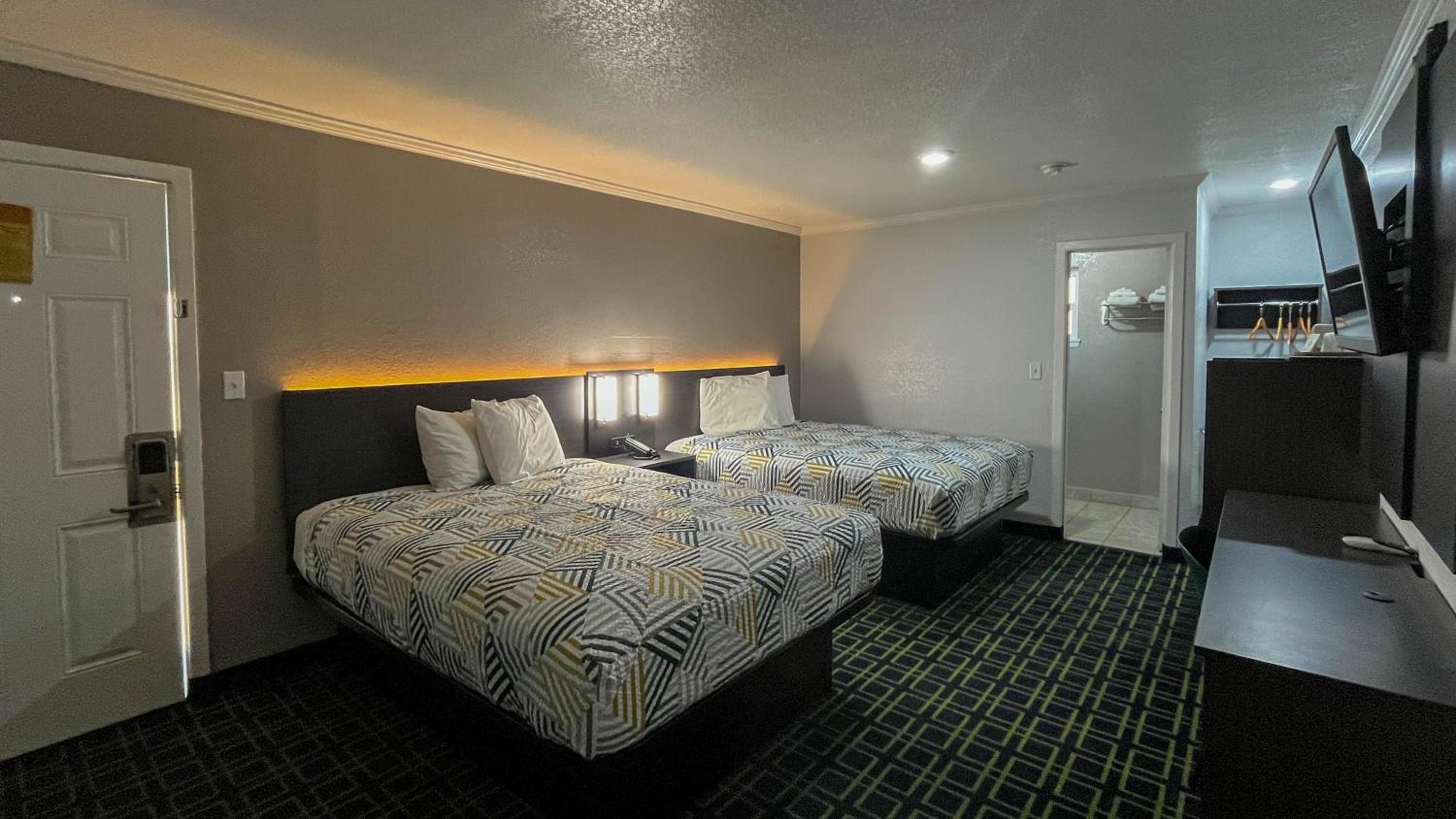 Standard Queen Room with Two Queen Beds