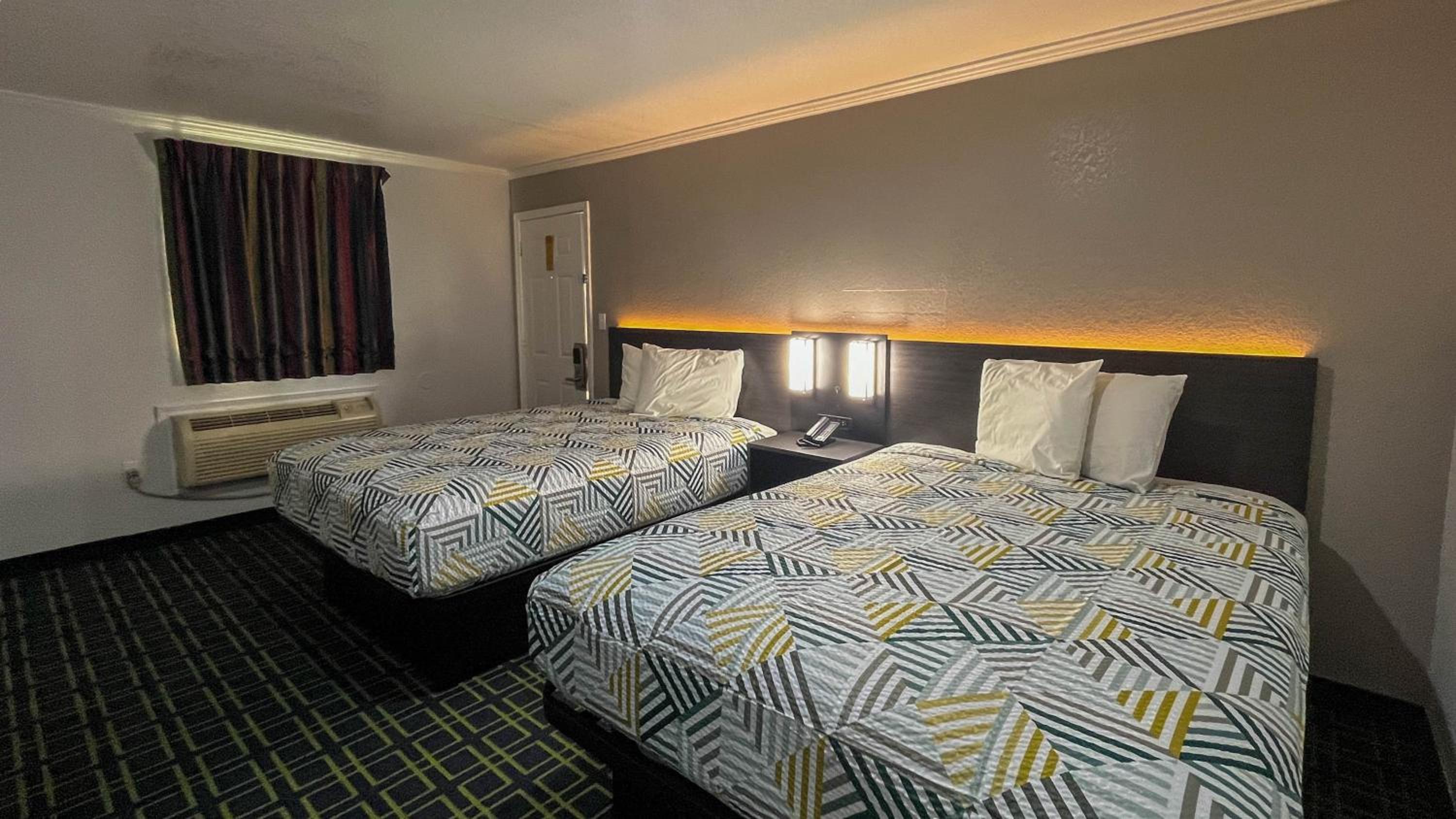 2 Full Beds | Non-Smoking, Micfridge