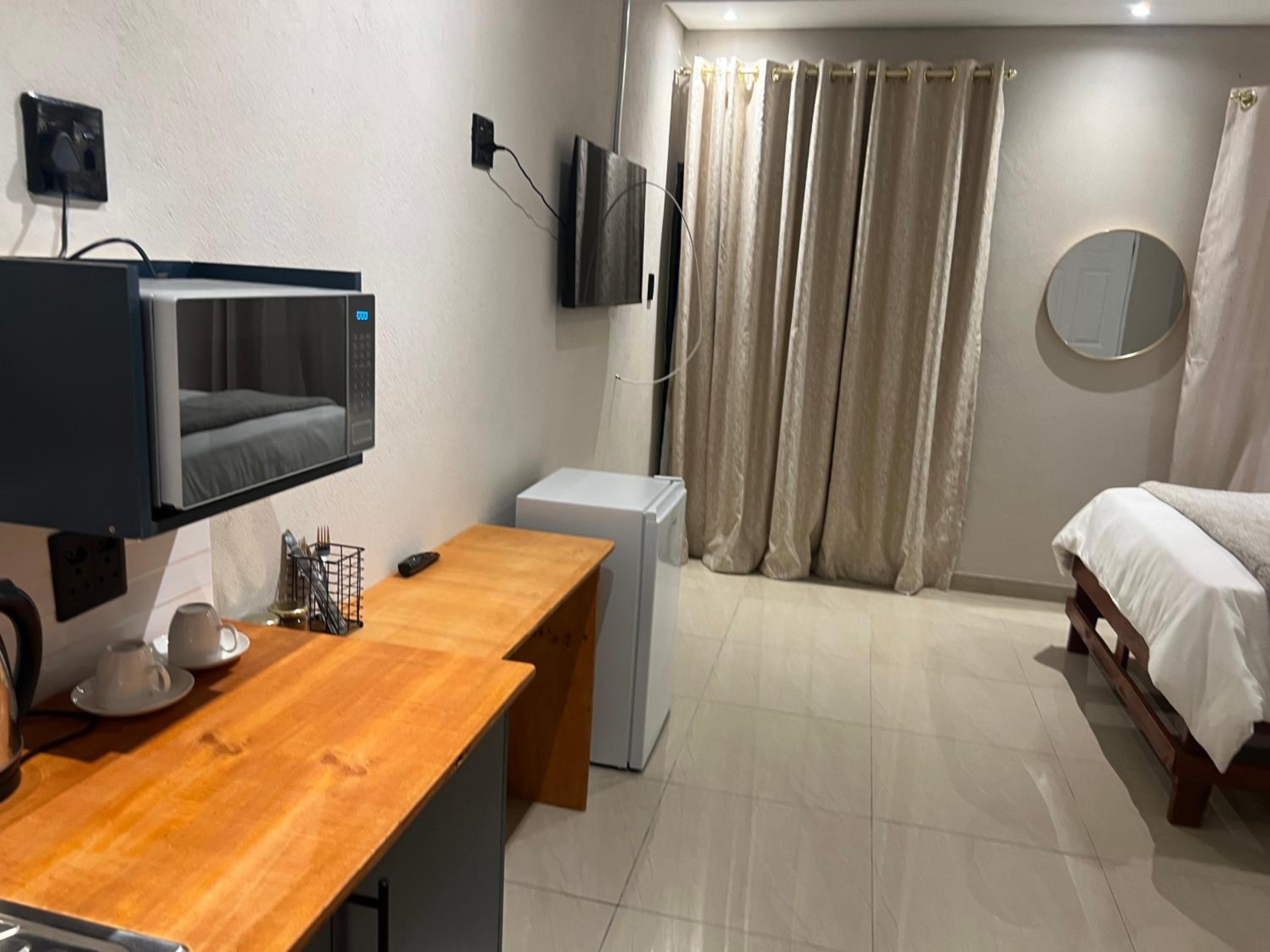Deluxe Double Room with Balcony photo 3