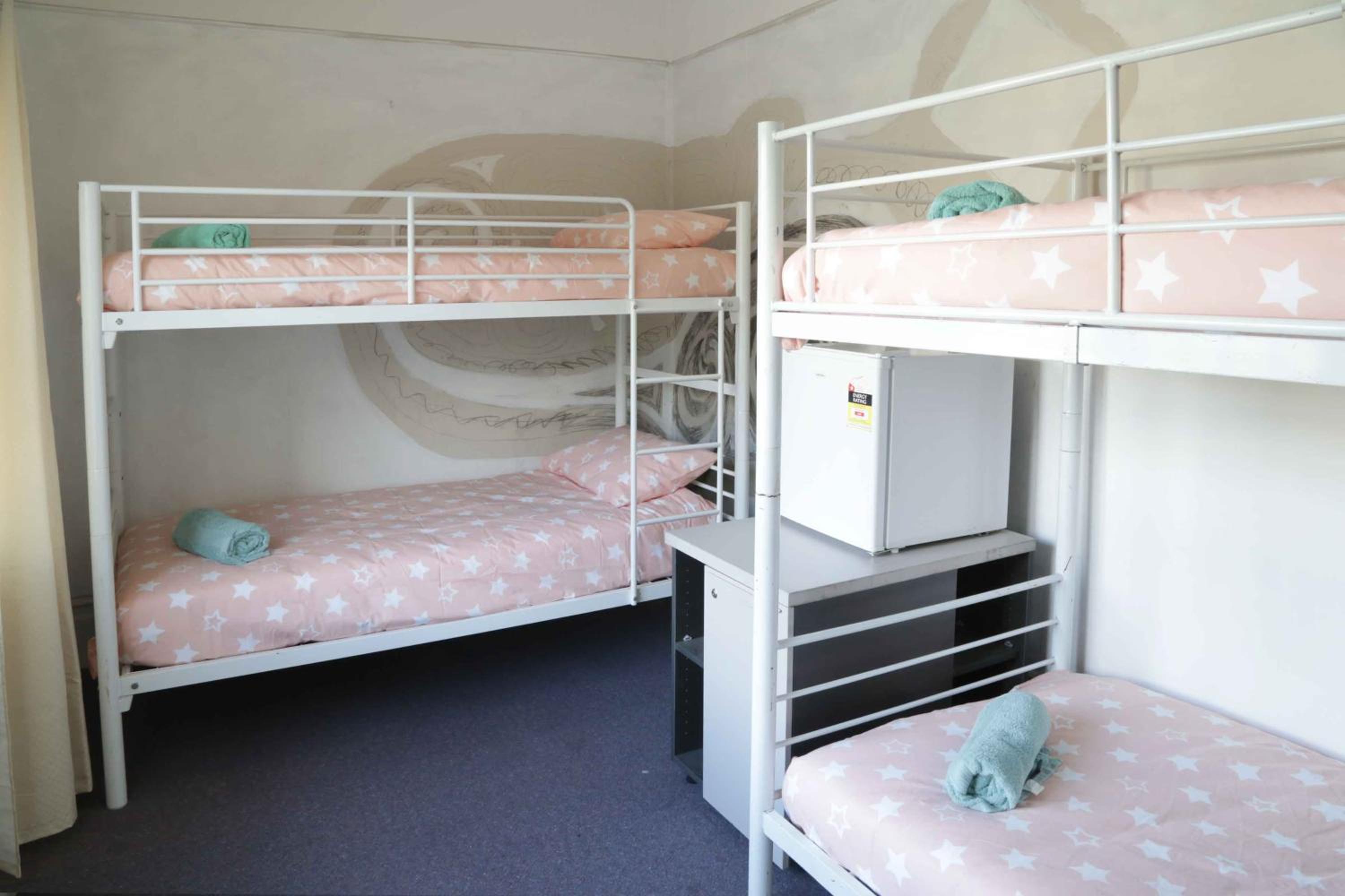 Quadruple Room with Shared Bathroom photo 2