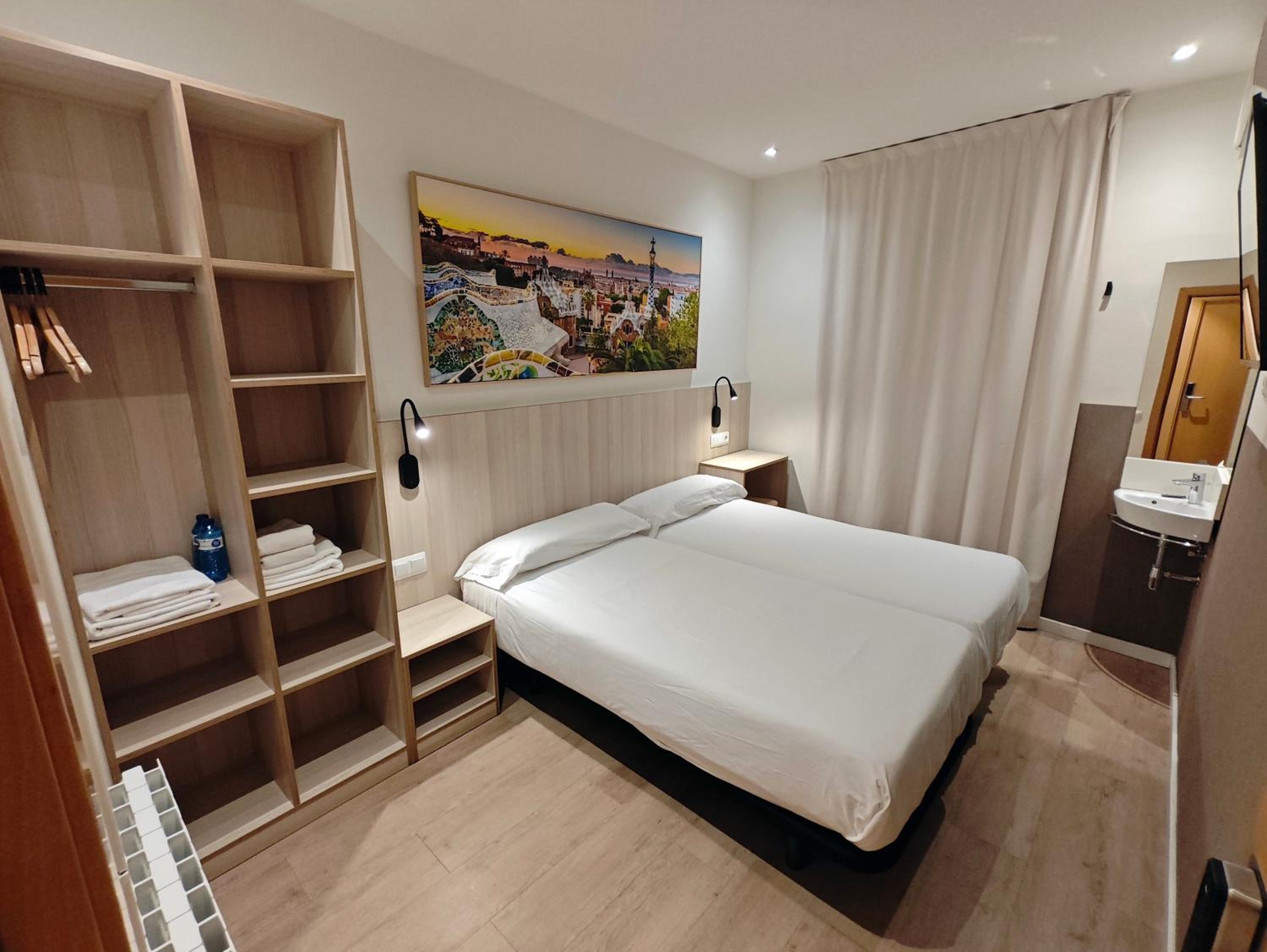 Deluxe Double Room with Balcony photo 3
