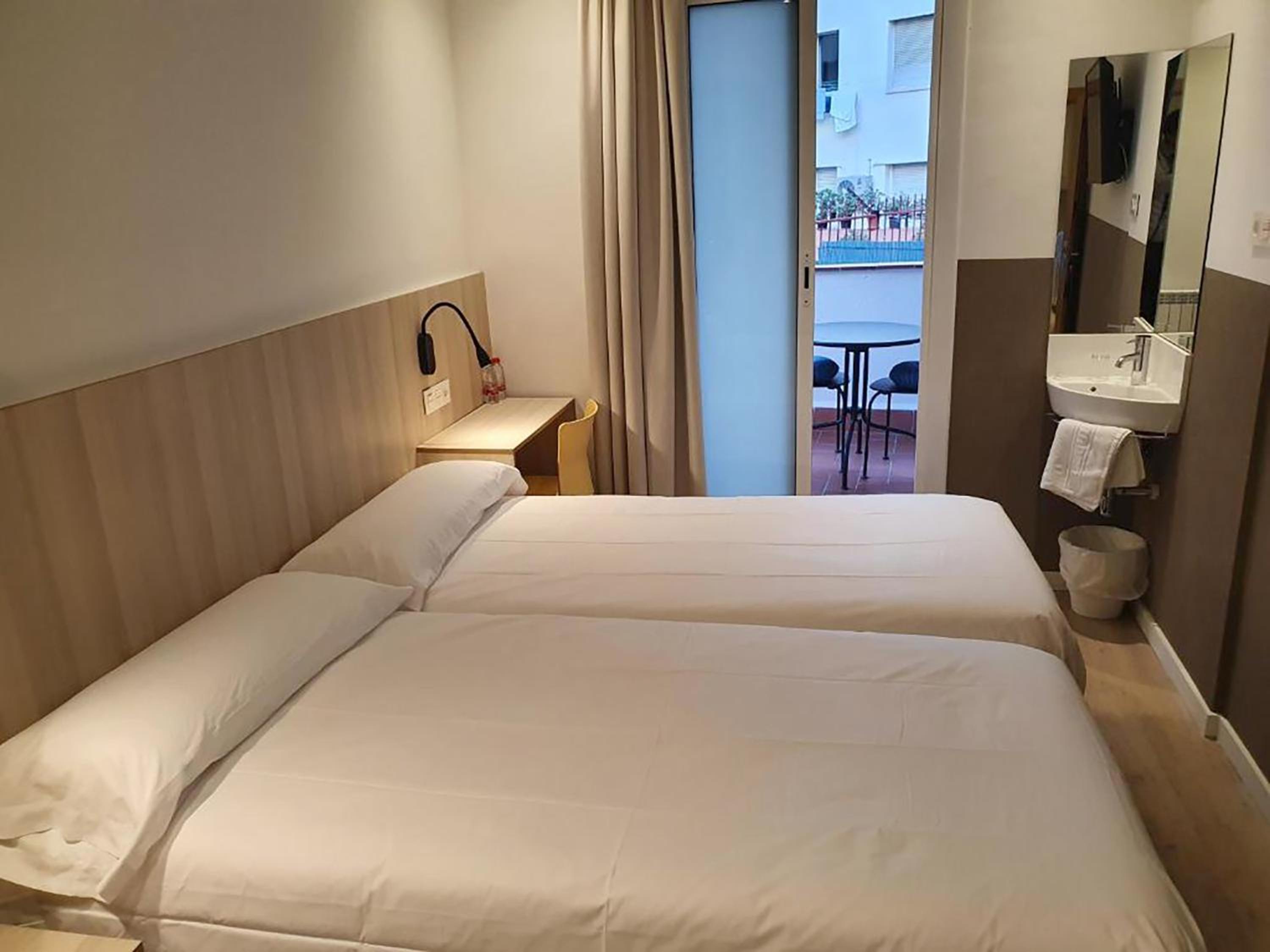 Deluxe Double Room with Balcony photo 2