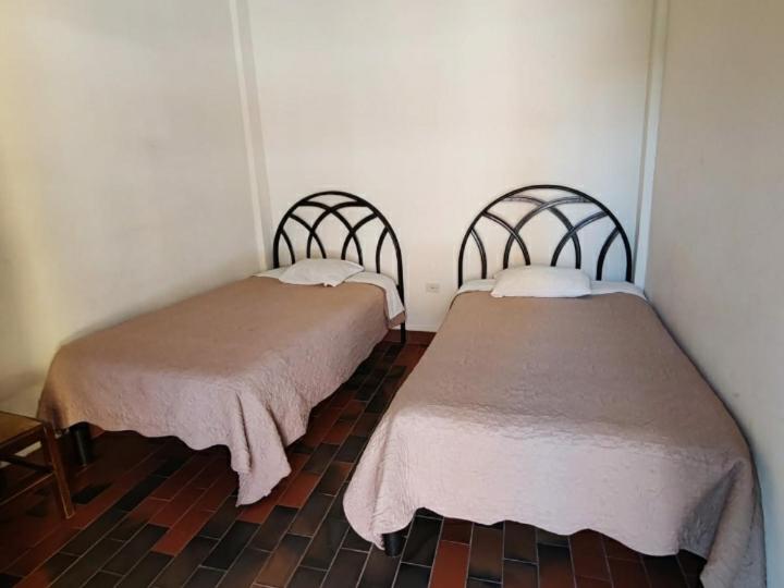 Standard Twin Room with Shared Bathroom photo 2