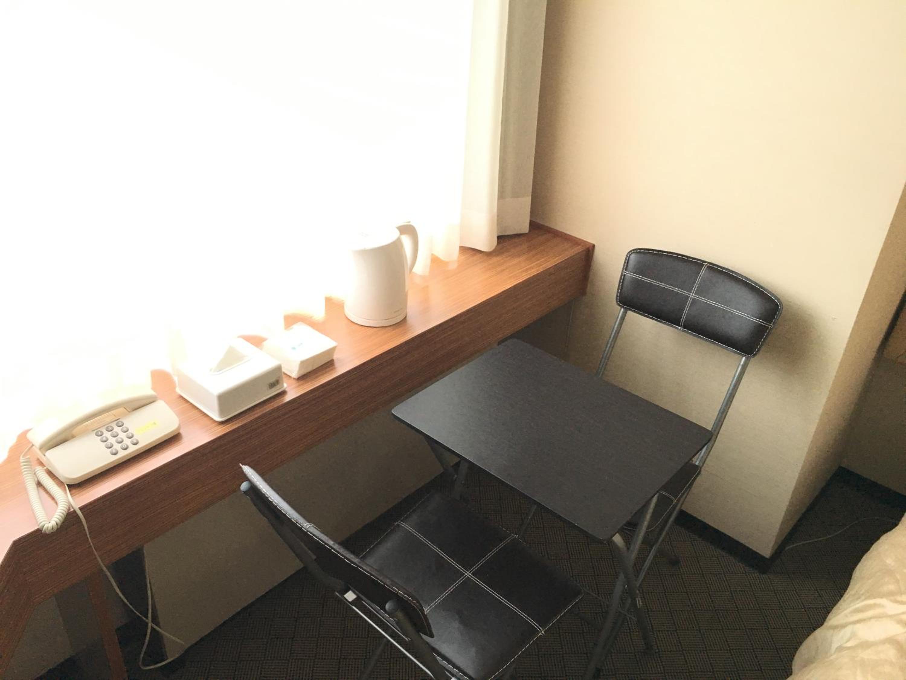 Twin Room - Non-Smoking photo 2