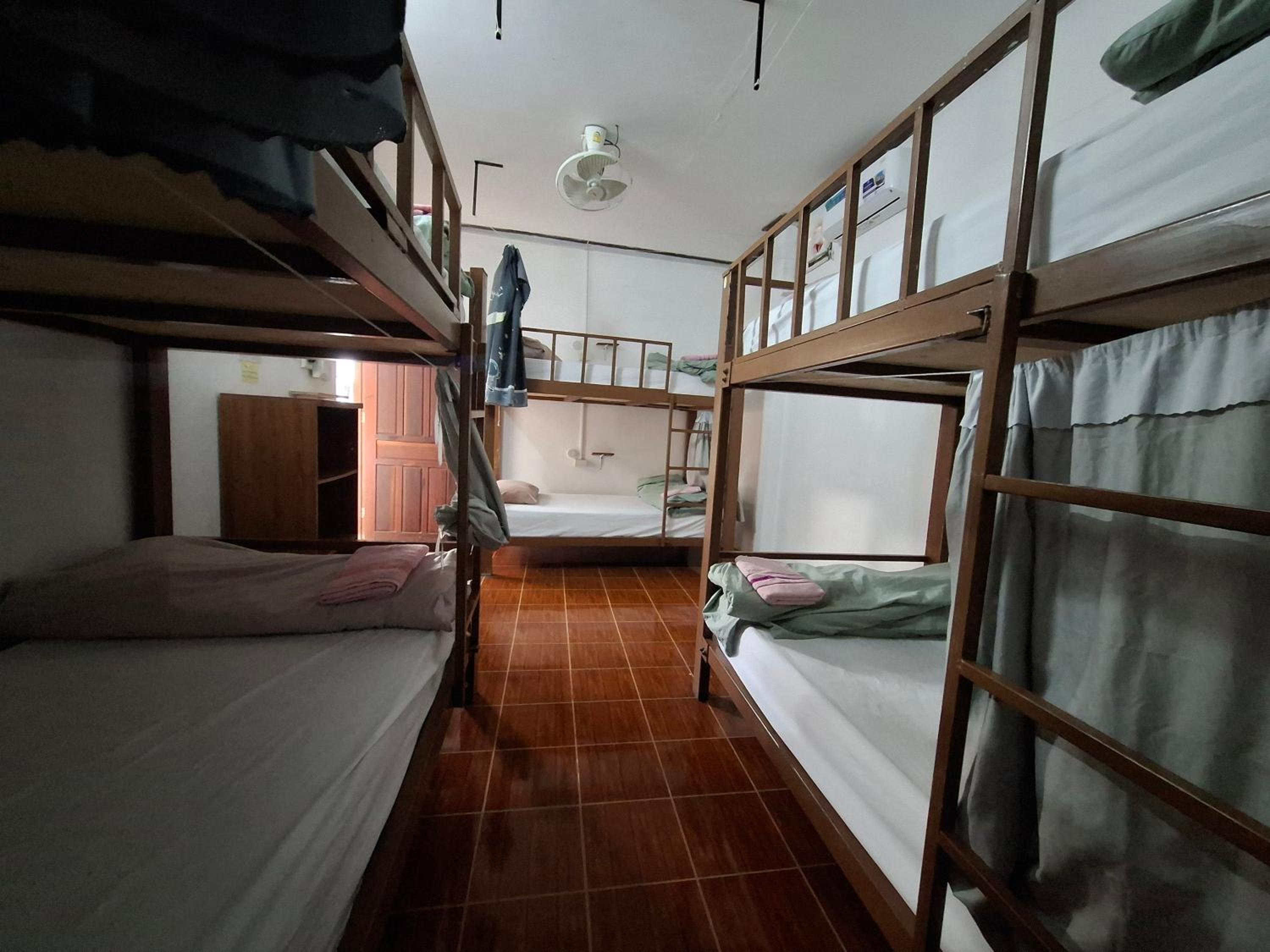 Bed in 6-Bed Mixed Dormitory Room photo 3