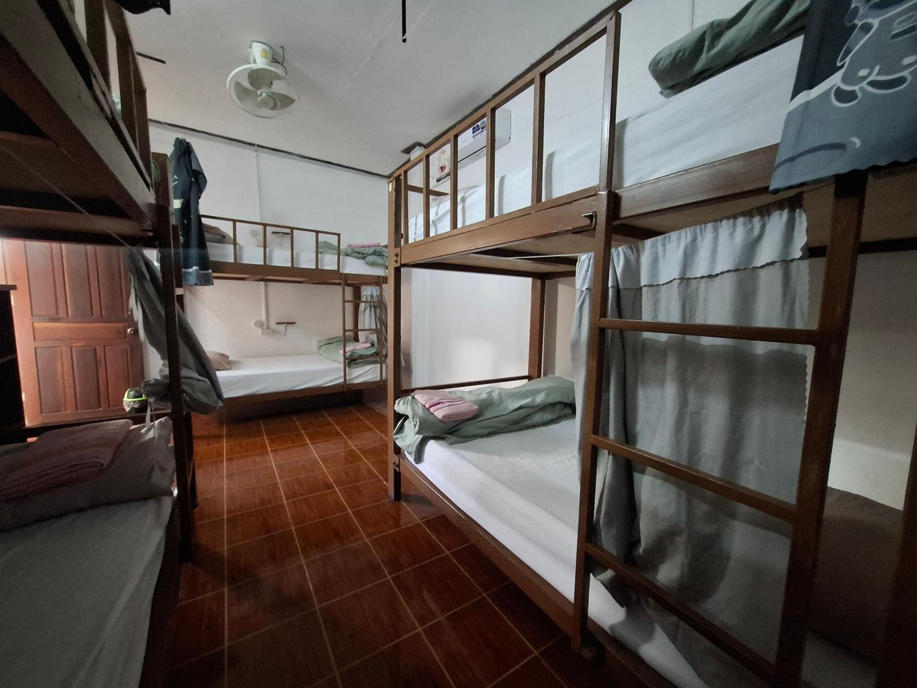 Bed in 6-Bed Mixed Dormitory Room photo 2