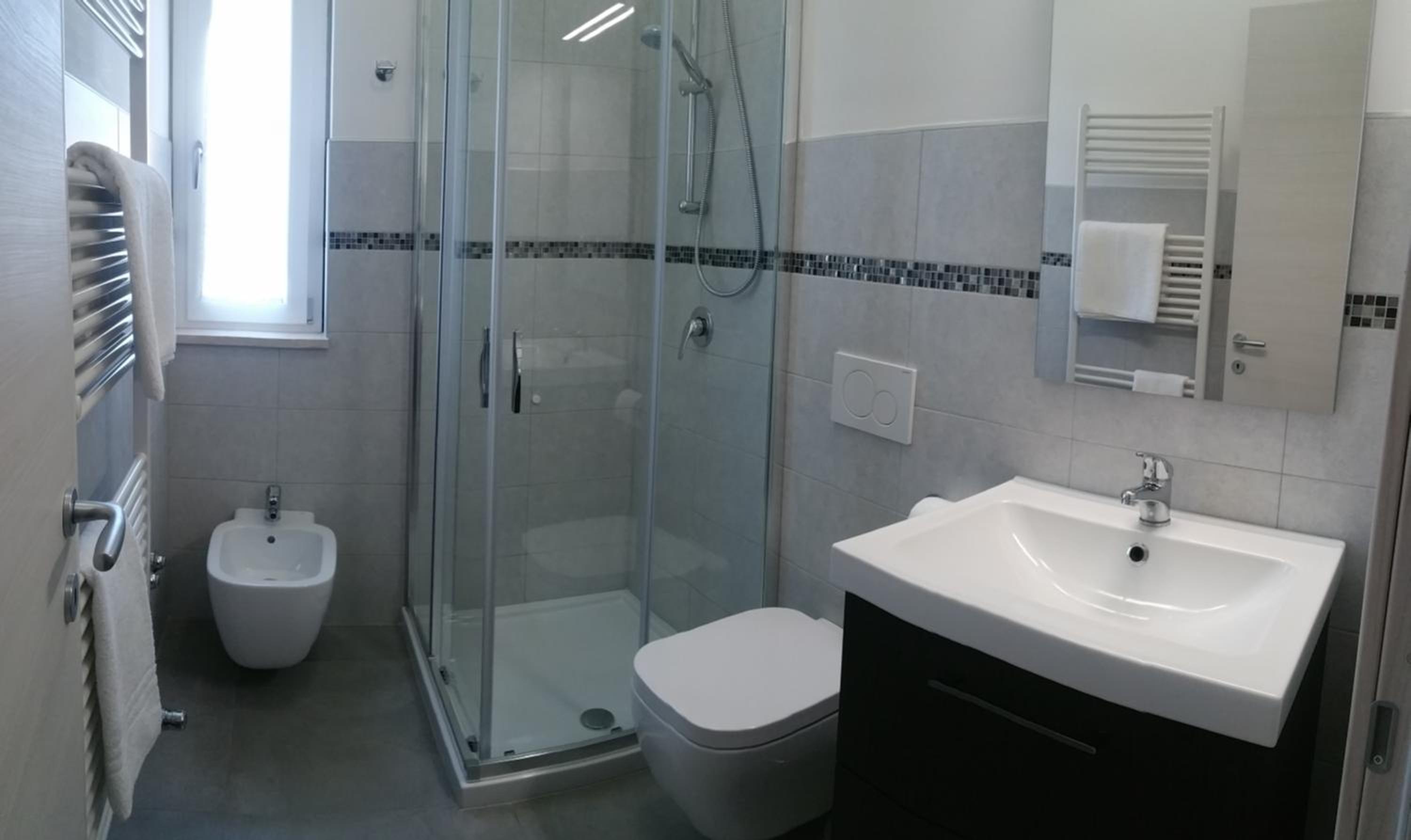 Single Room with Private Bathroom photo 2