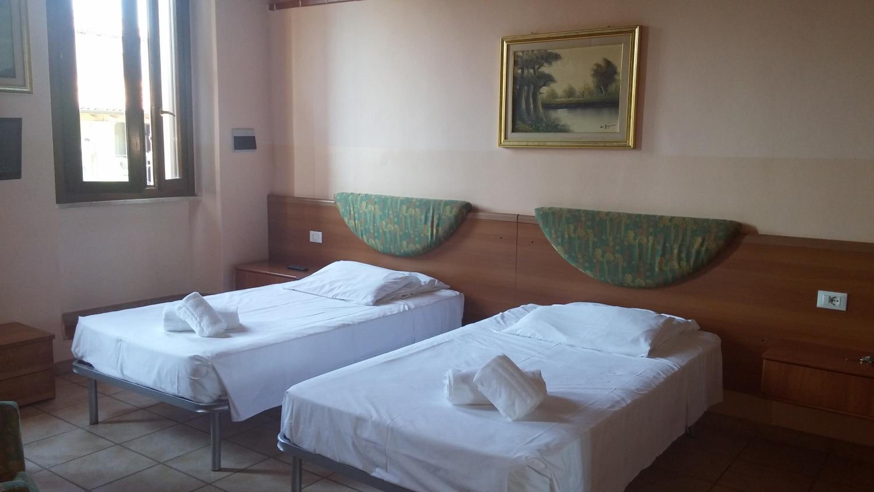 Triple Room with Bathroom photo 2