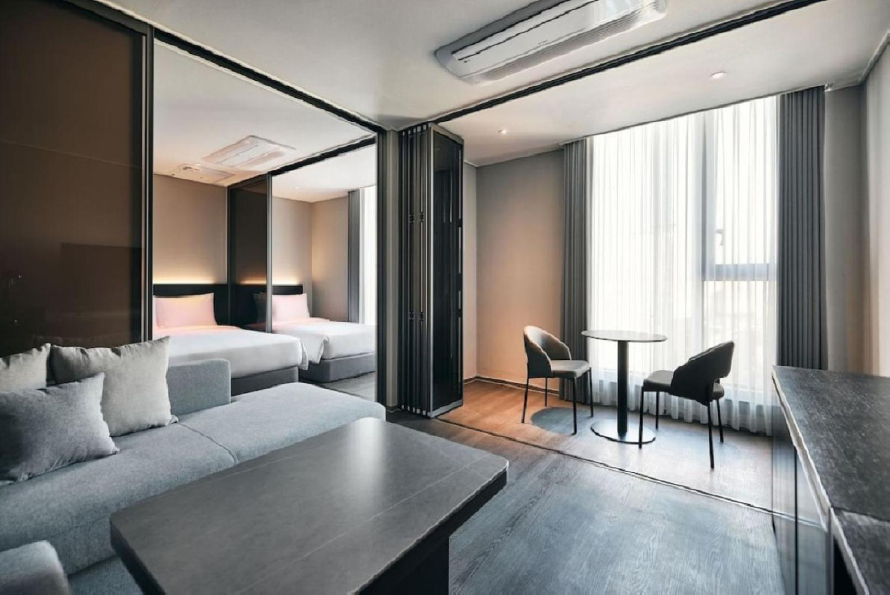 Premier Family Quad Room - Photo 6