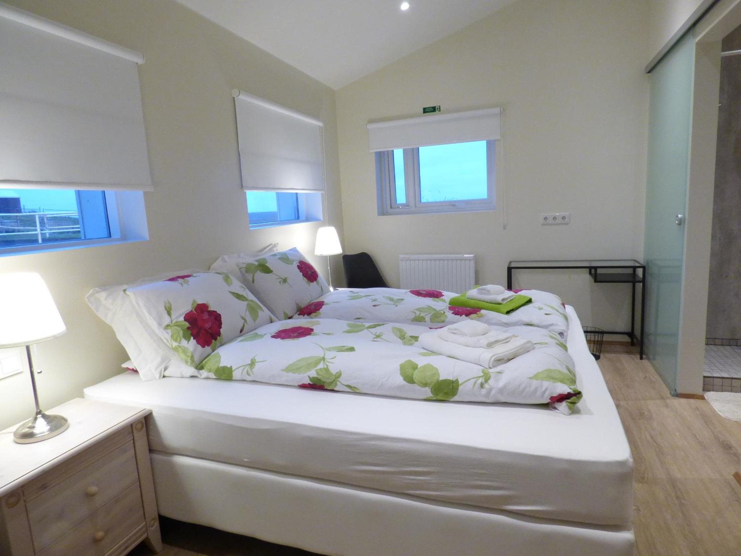 Double or Twin Room with Private Bathroom - Photo 7