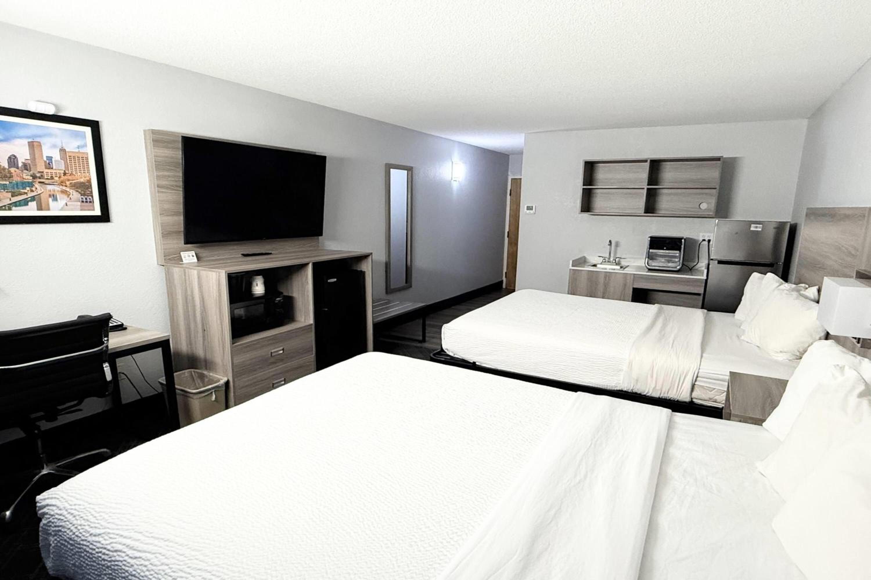 Suite with Two Queen Beds and Kitchenette - Non-Smoking - Photo 4