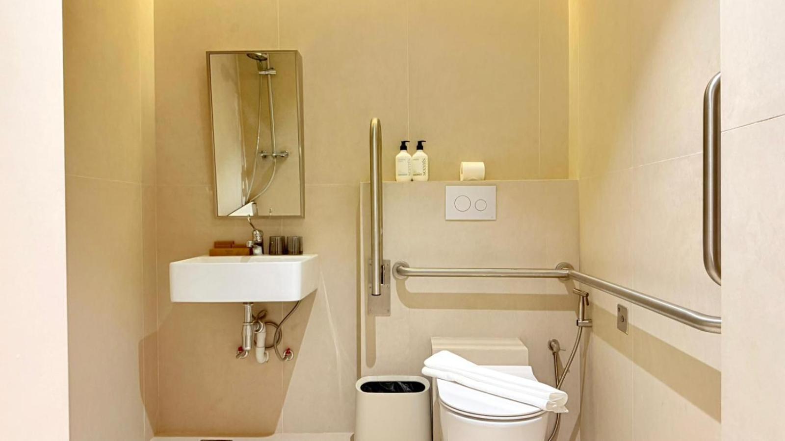 Deluxe Queen Room