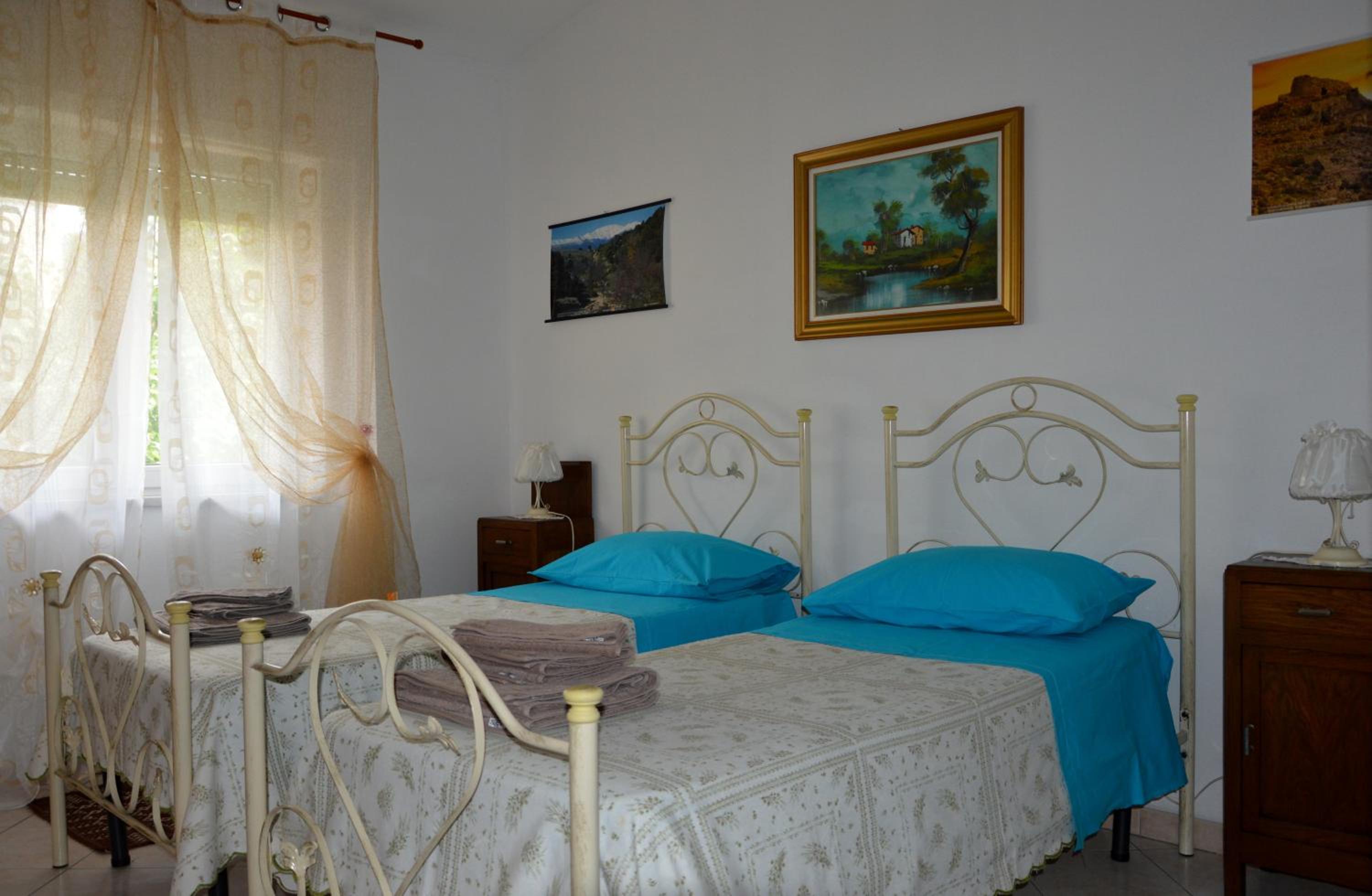 Double or Twin Room with Shared Bathroom photo 2