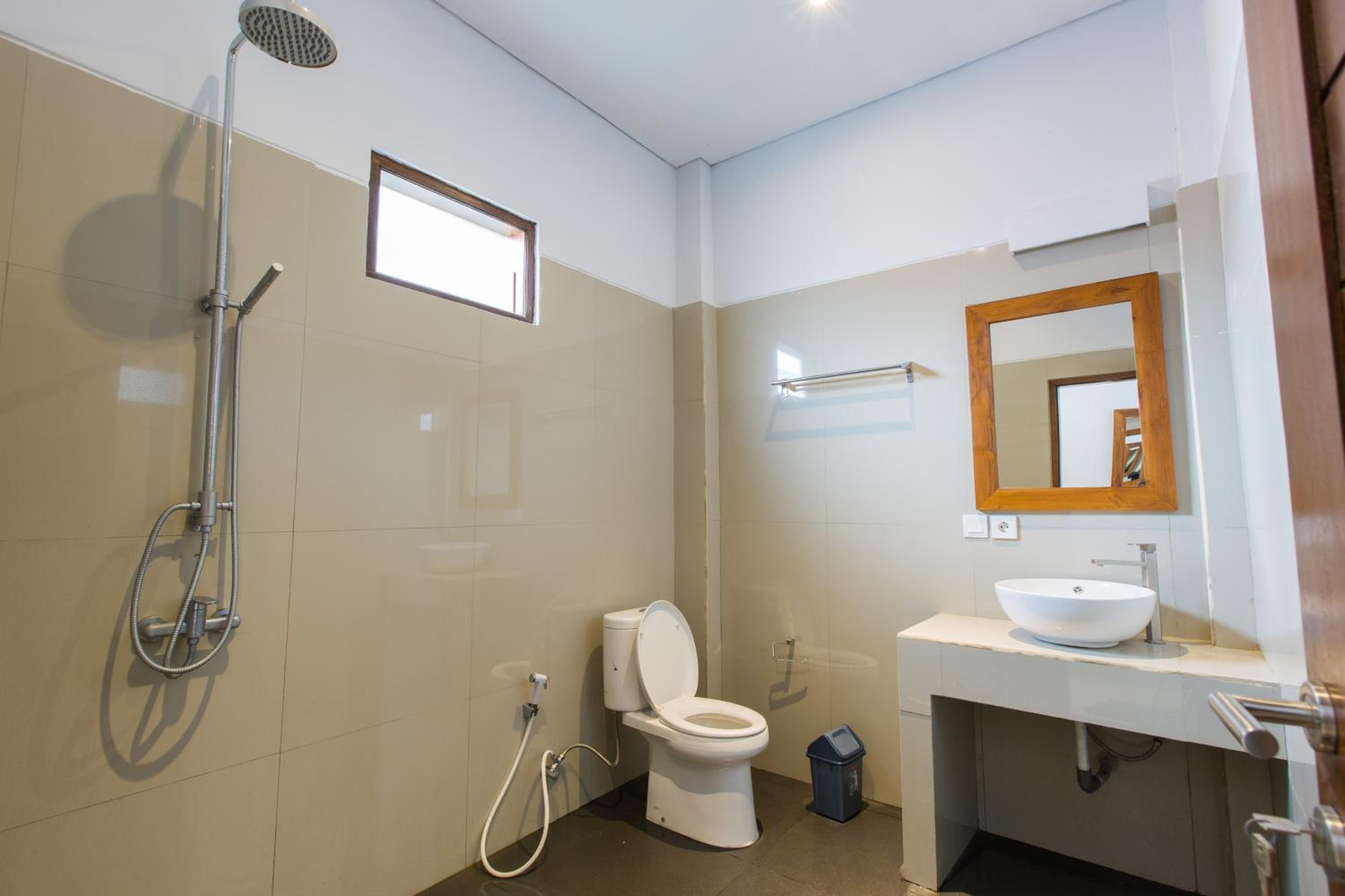 Deluxe Room with Kitchenette - Photo 11