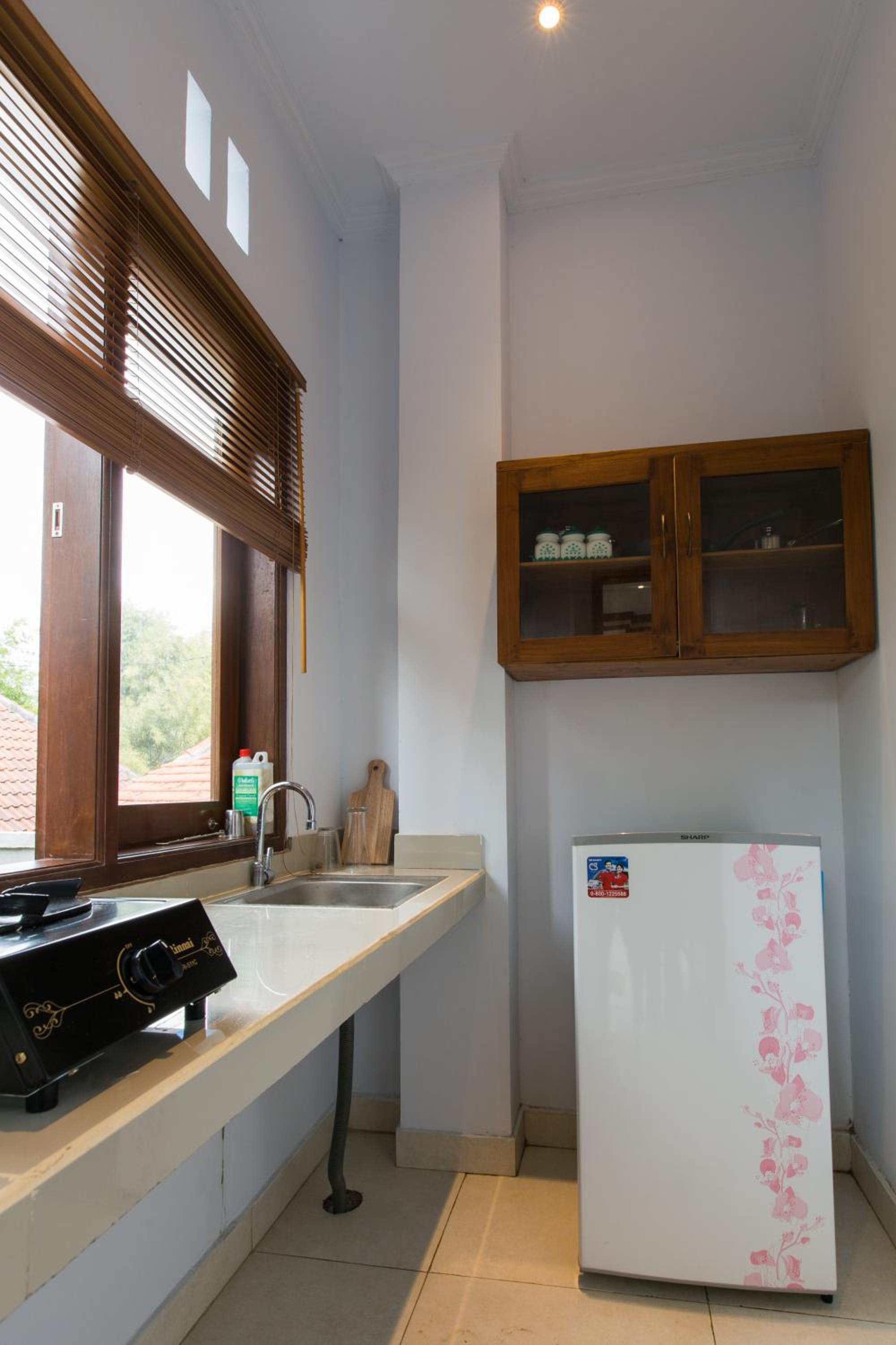 Deluxe Room with Kitchenette - Photo 12
