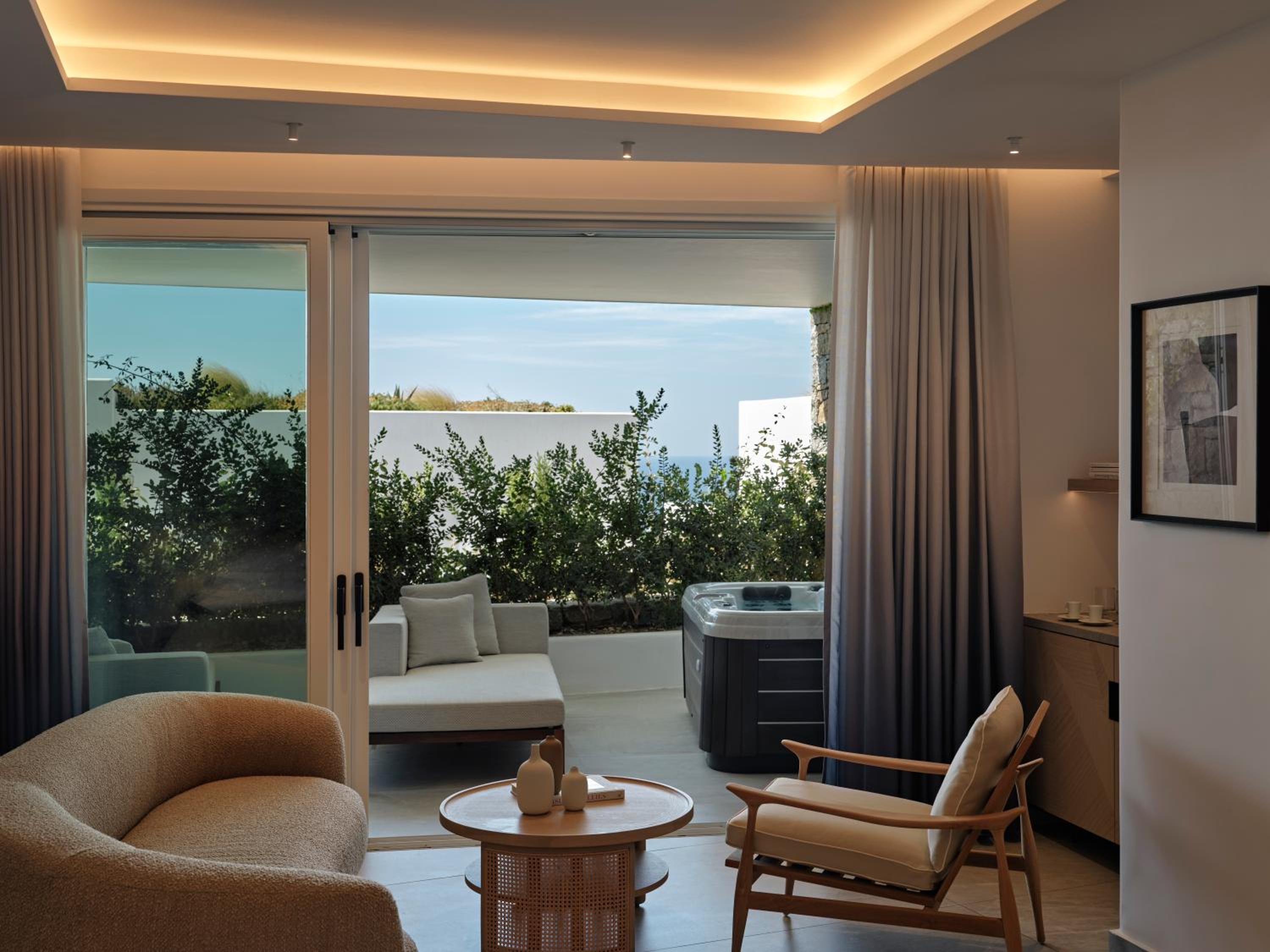 DELTA Two Bedroom Suite With Outdoor Hot Tub and Garden View - Photo 5