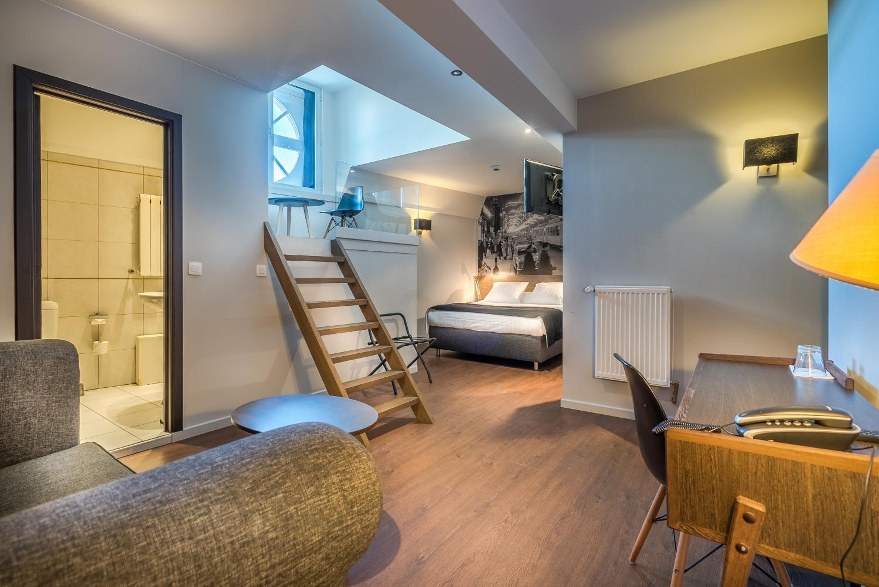 Double Room with View - Photo 27