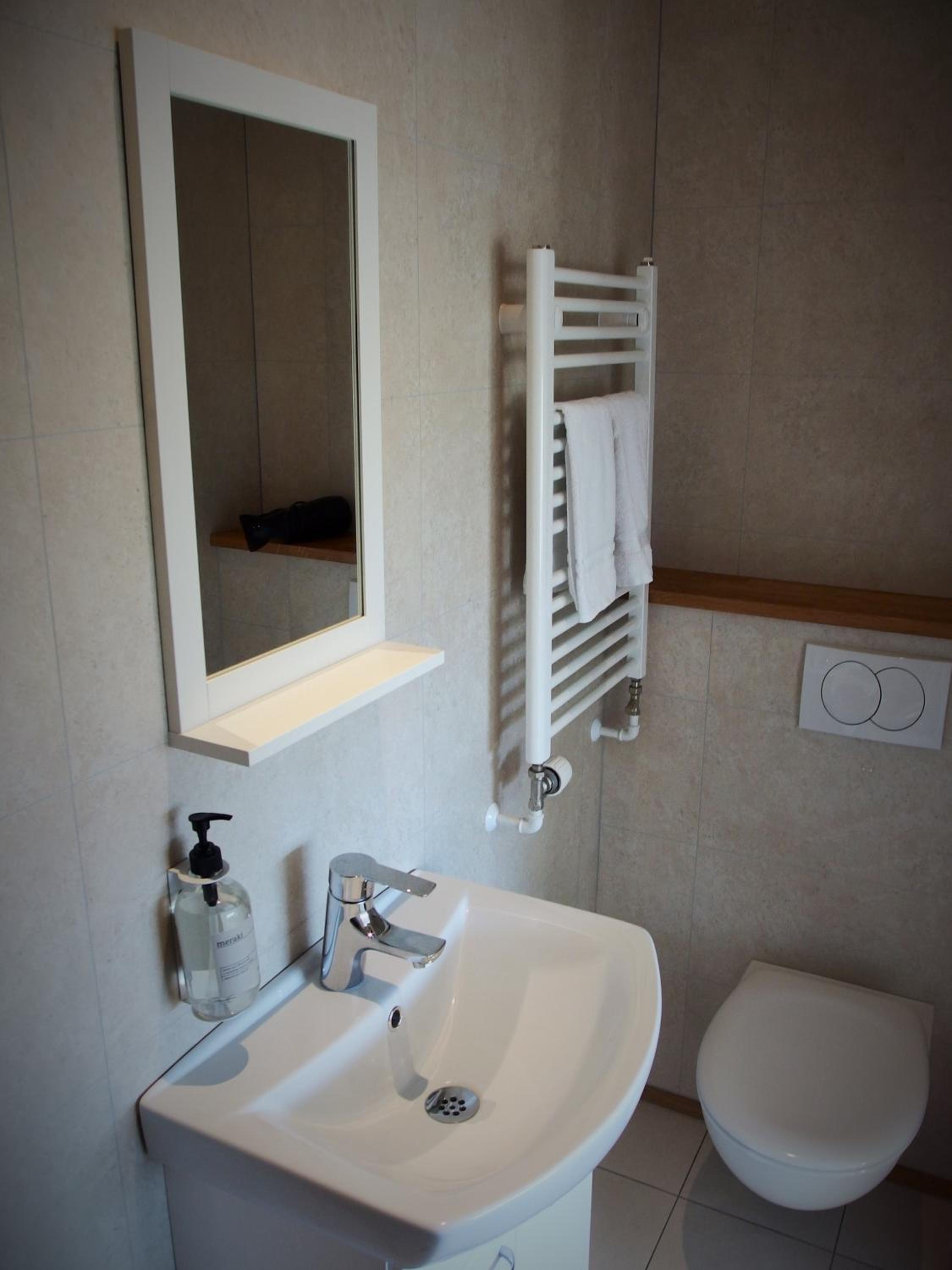 Double or Twin Room - Photo 7