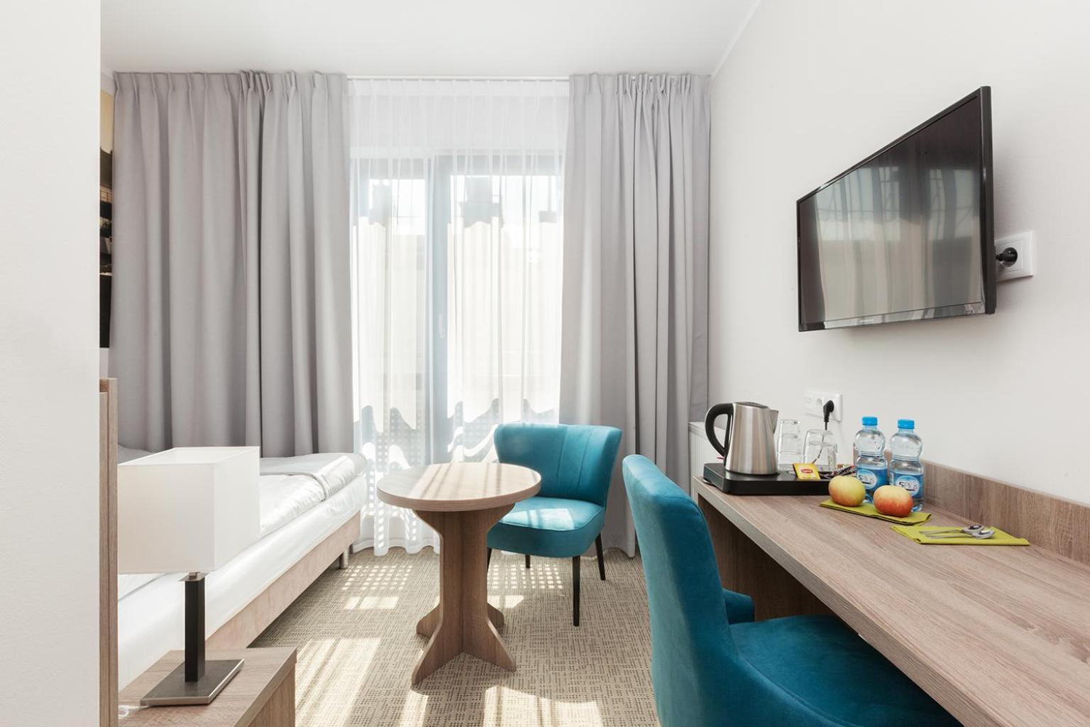 Standard King Room - Photo 10