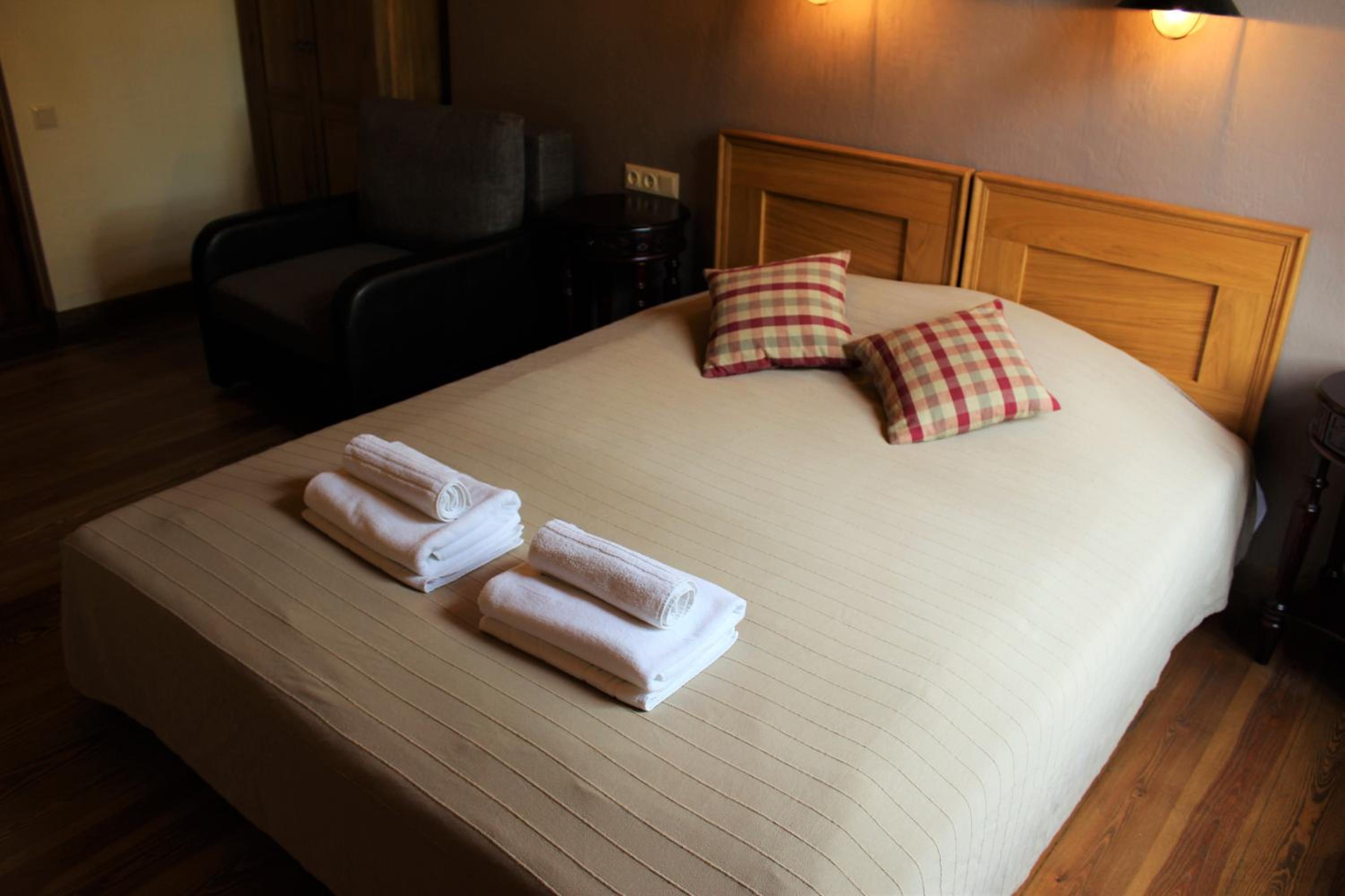 Double Room (2 Adults + 1 Child ) - Photo 2