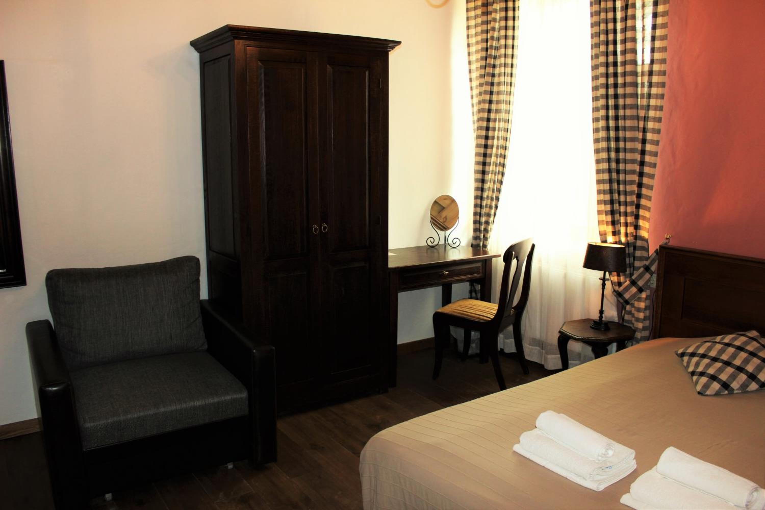 Family Room - Photo 11