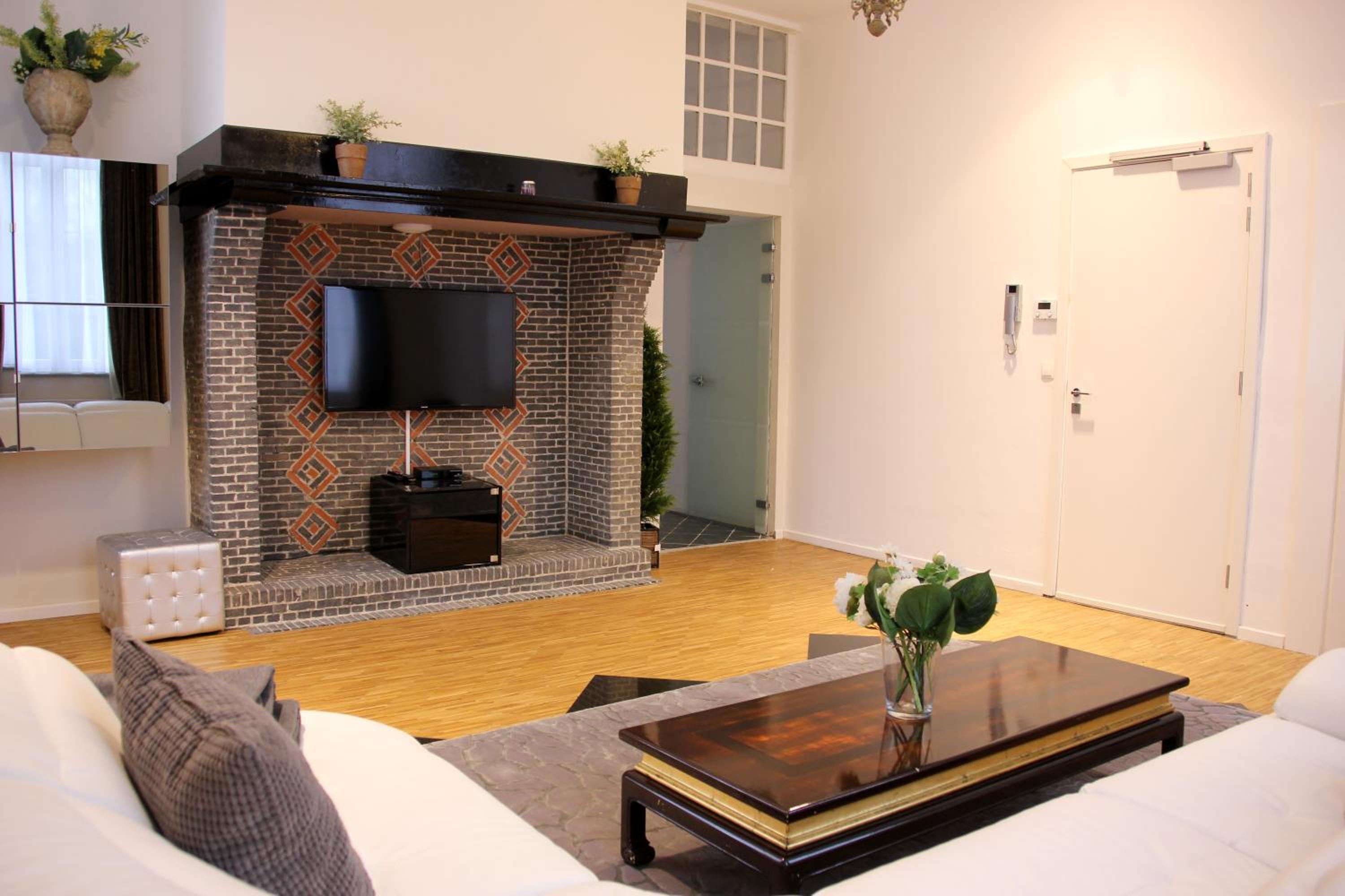 Apartment with Garden View - Photo 8