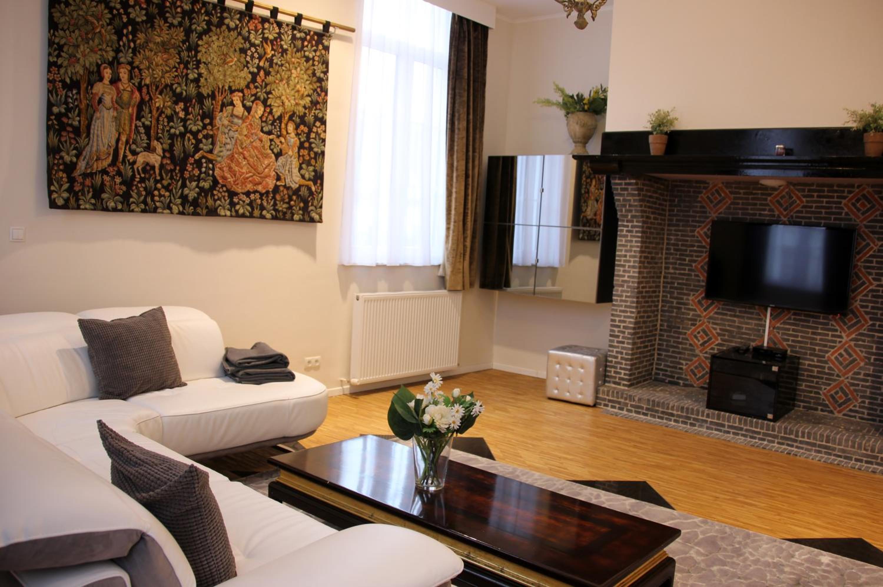 Apartment with Garden View - Photo 7