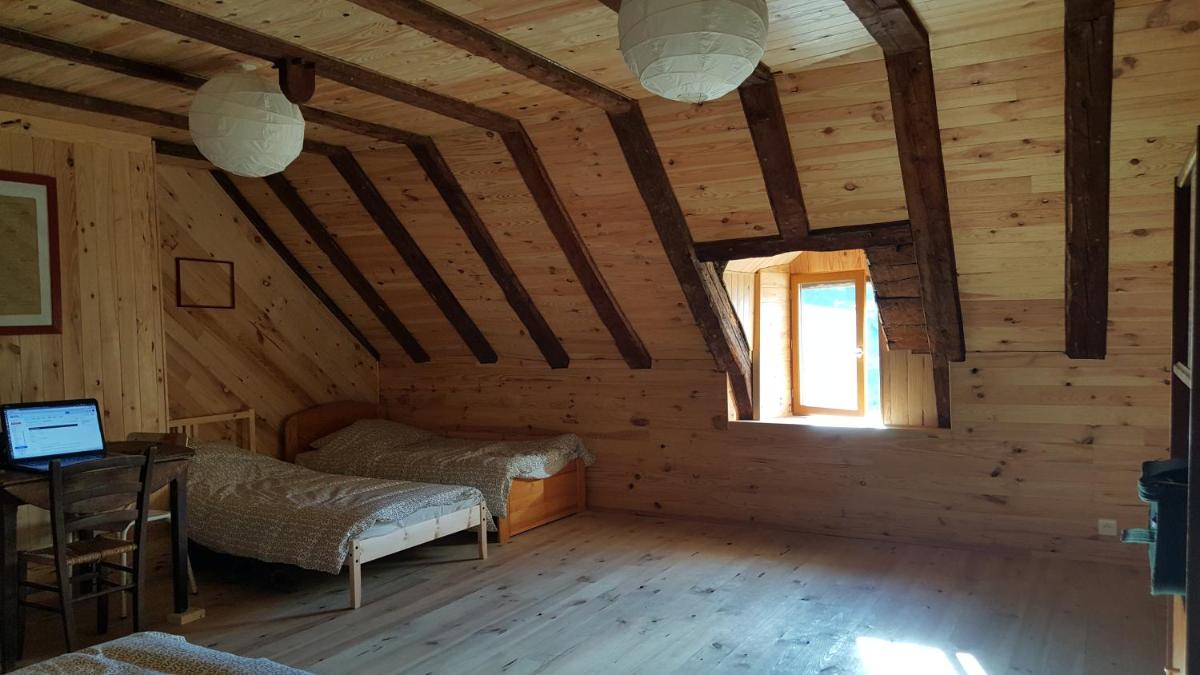 Family Room with Private Bathroom photo 3