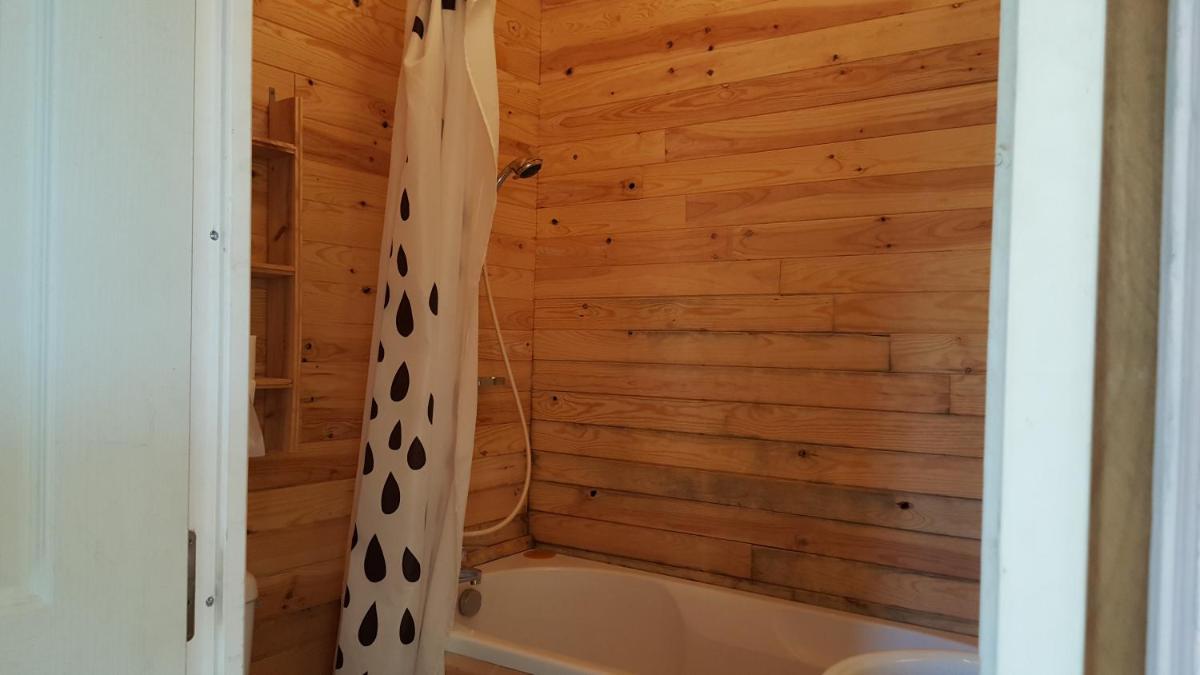 Family Room with Private Bathroom photo 3