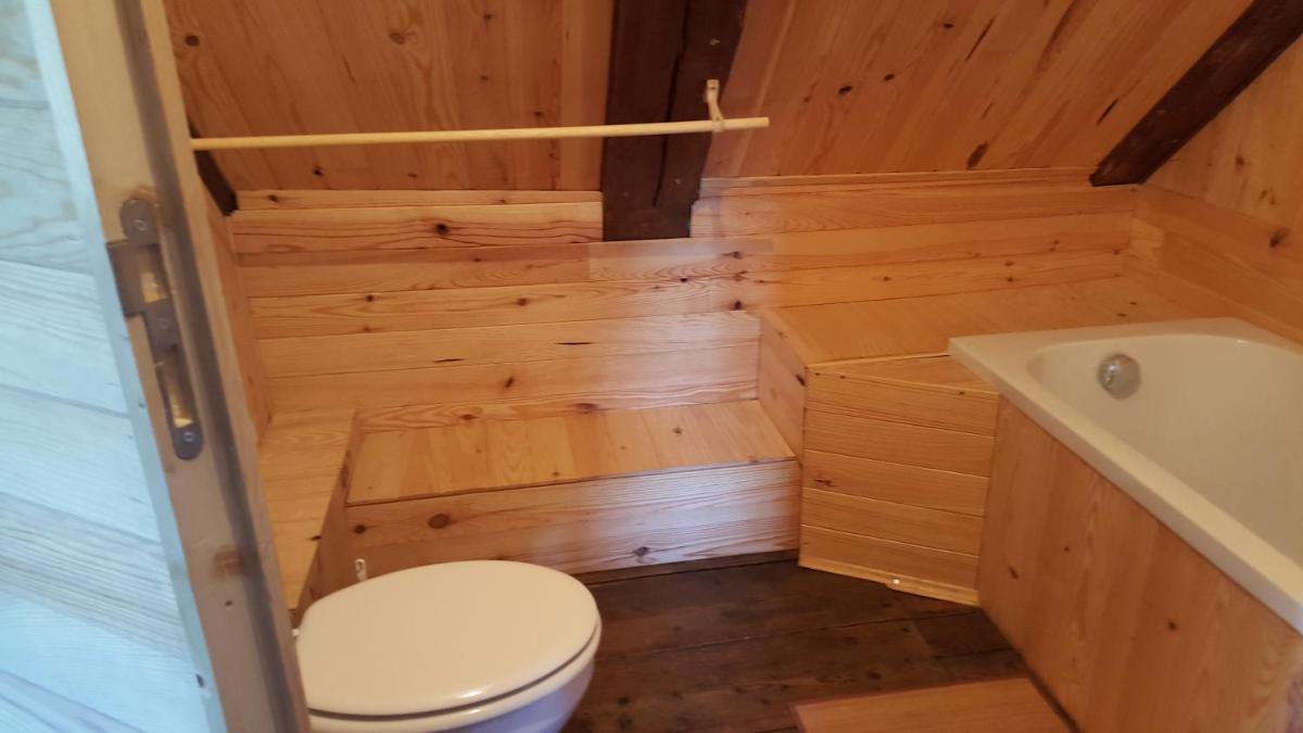 Family Room with Private Bathroom photo 2
