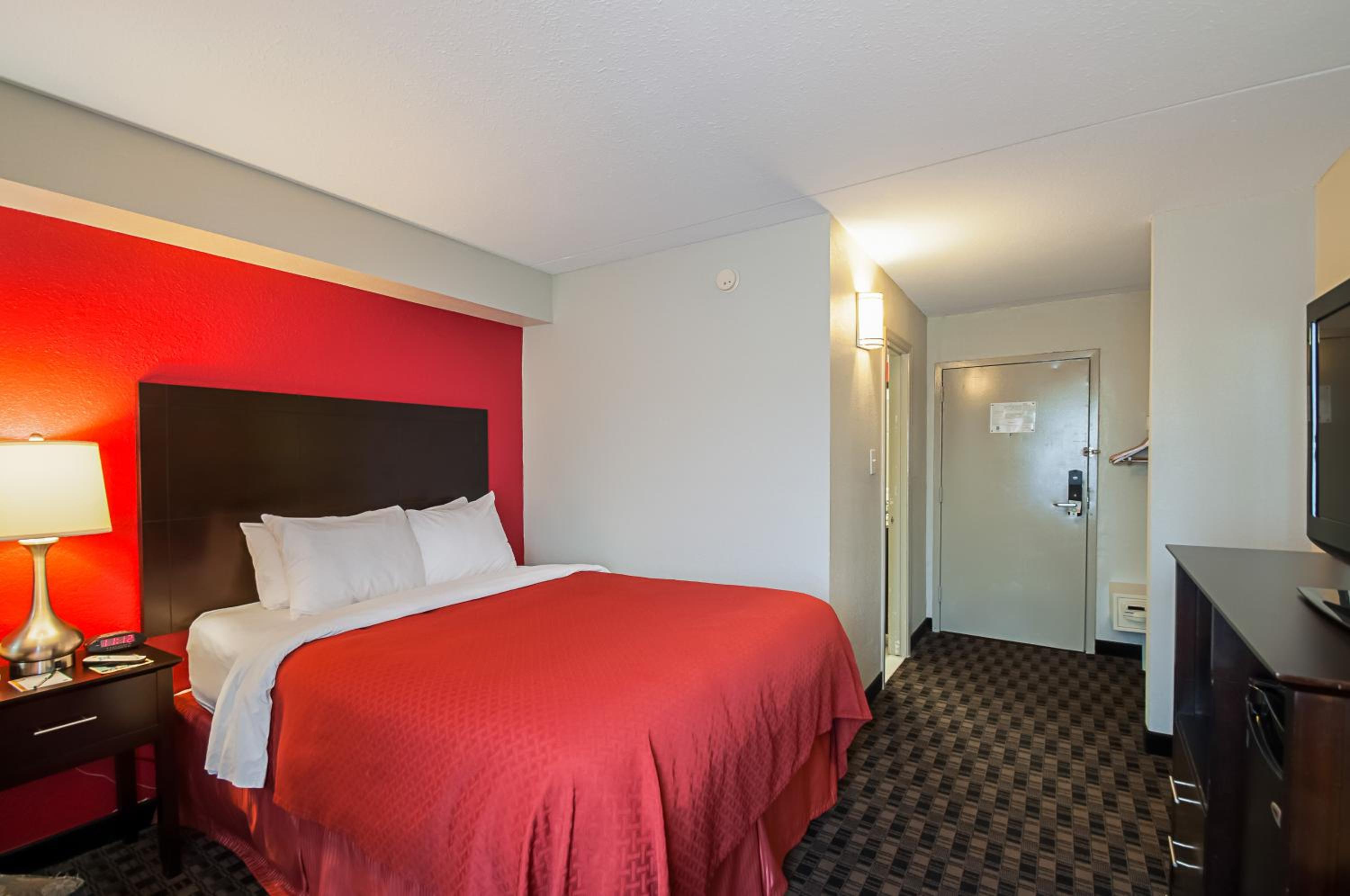 Queen Room - Non-Smoking - Photo 1