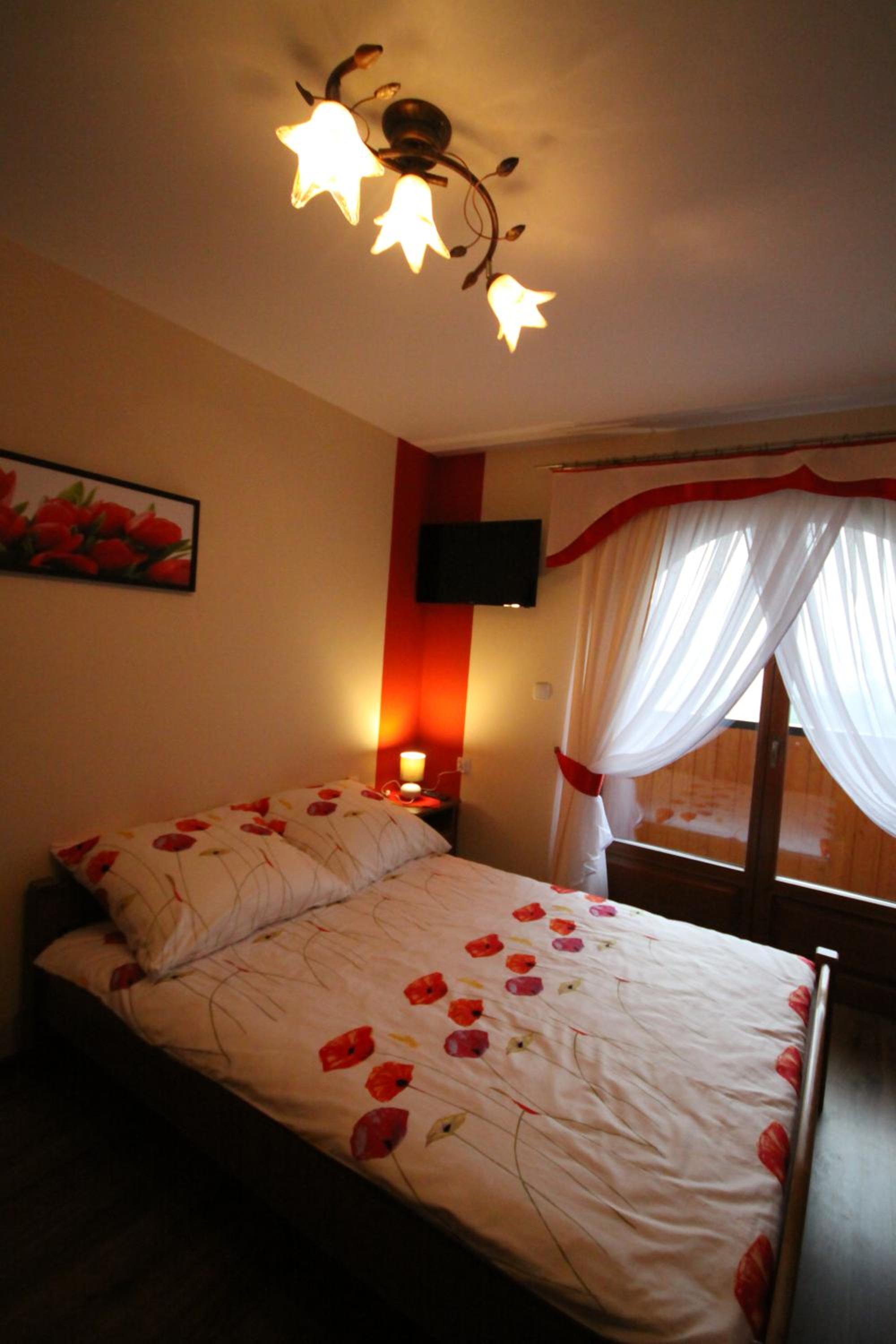 Large Double Room - Photo 4