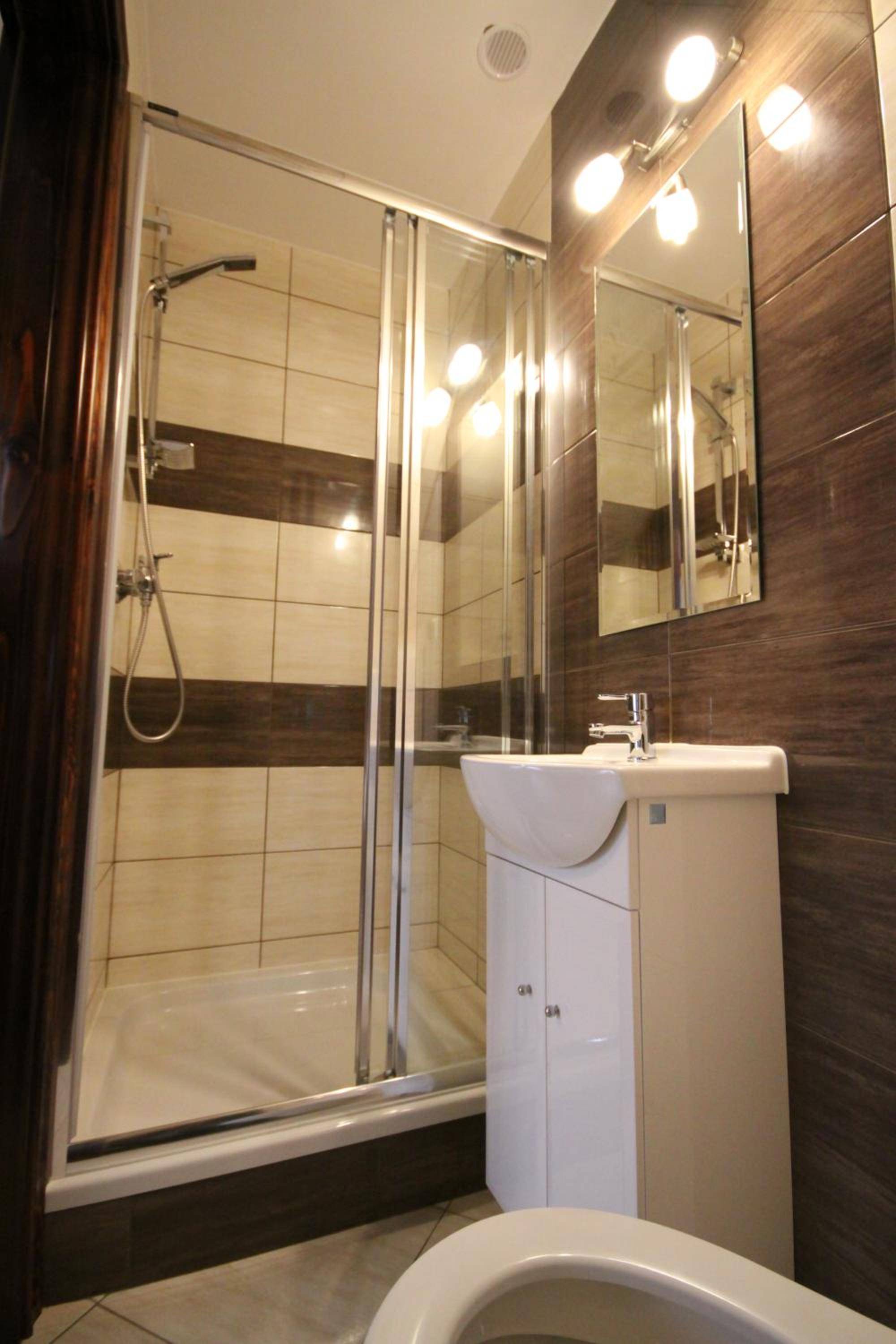 Deluxe Double Room (2 Adults + 1 Child) - Photo 3