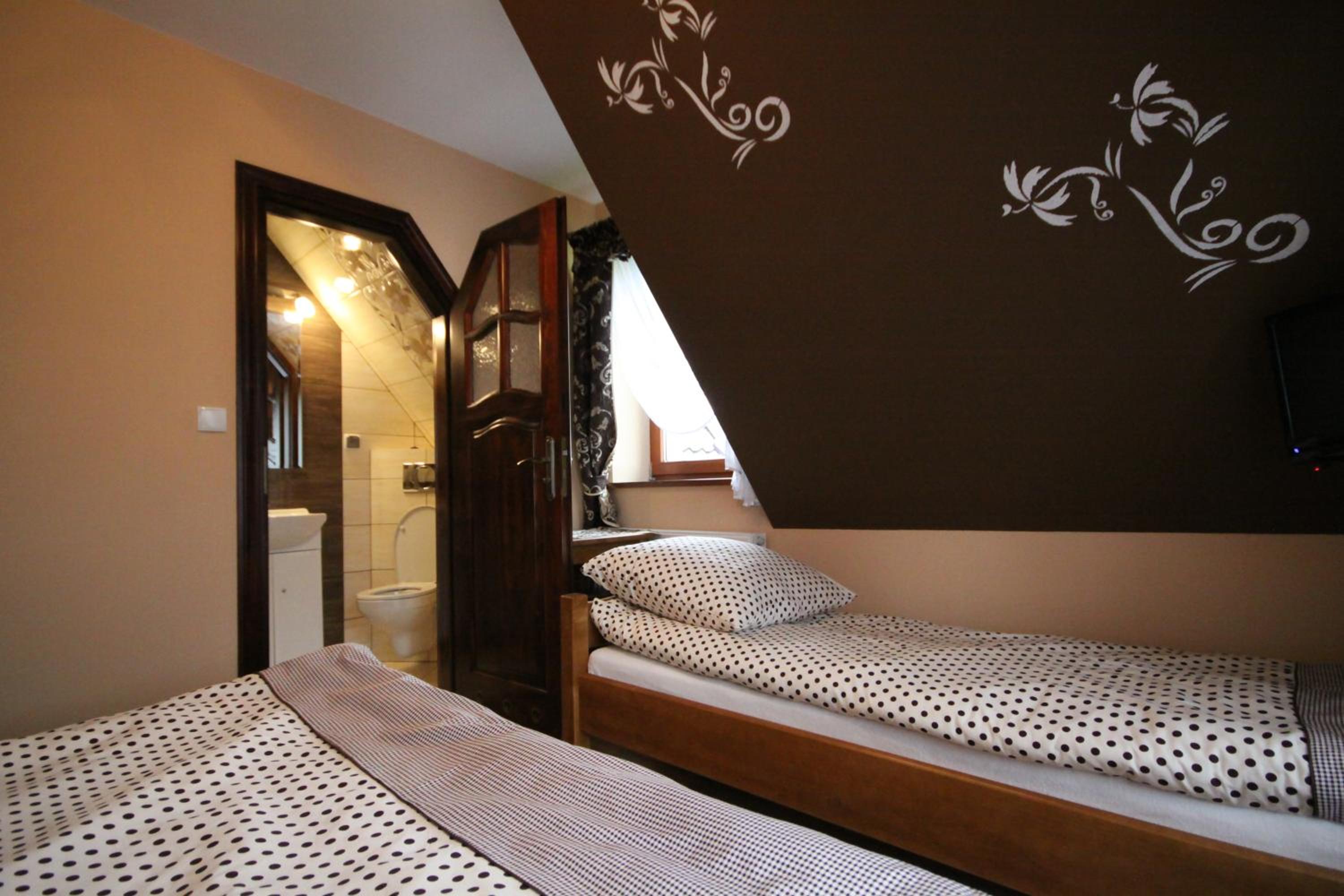 Deluxe Double Room (2 Adults + 1 Child) - Photo 4