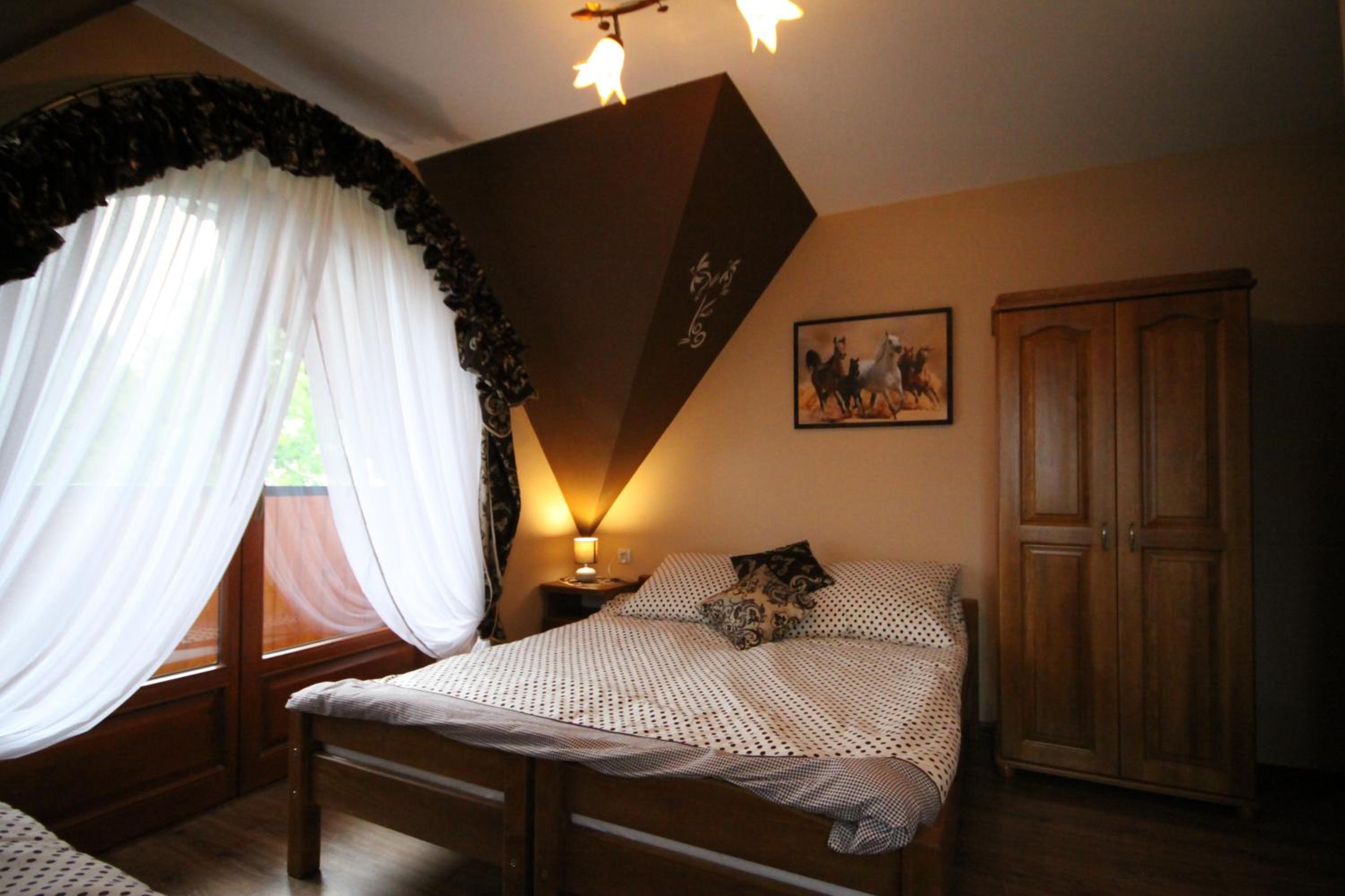 Deluxe Double Room (2 Adults + 1 Child) - Photo 7