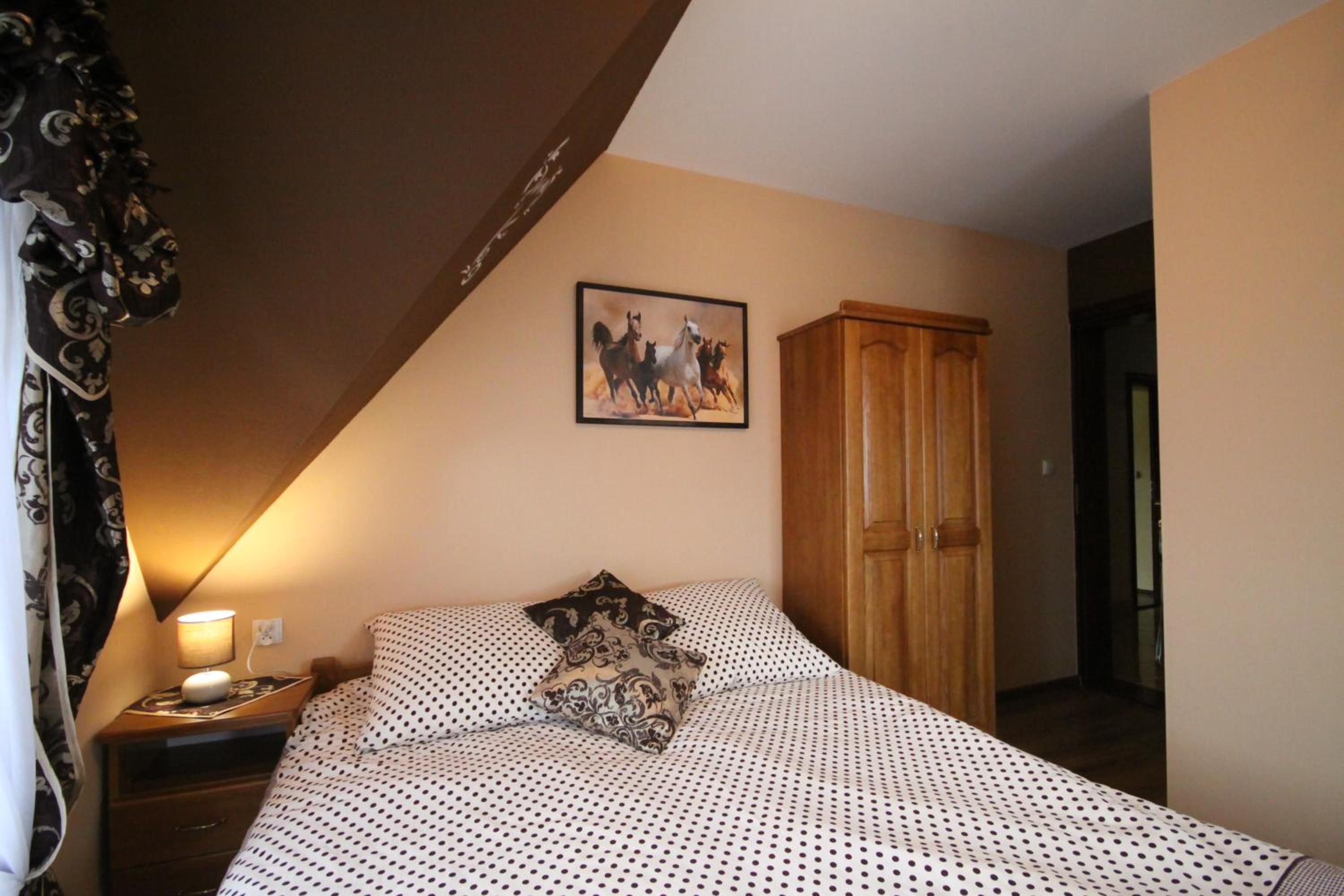 Deluxe Double Room (2 Adults + 1 Child) - Photo 6