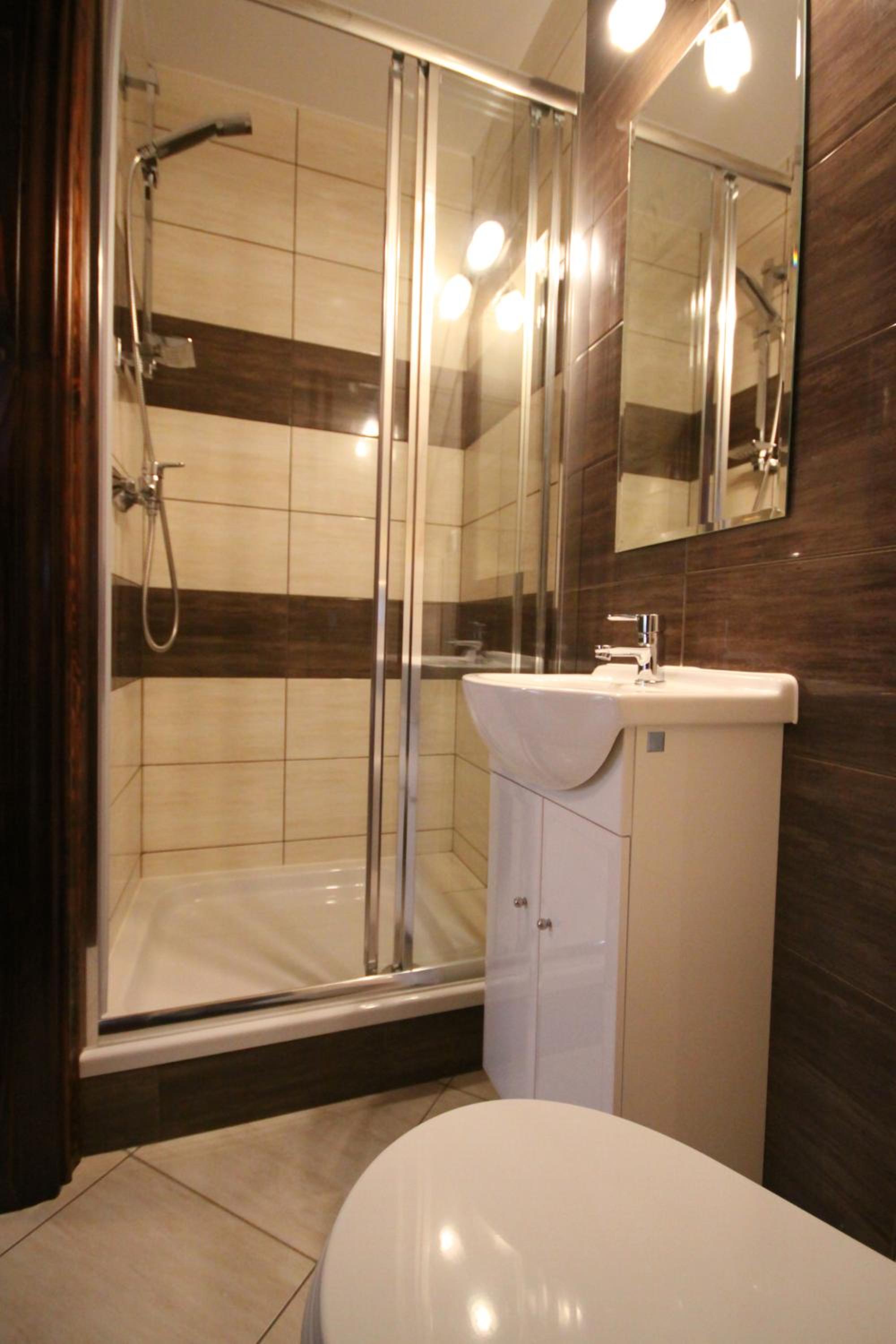 Deluxe Double Room (2 Adults + 1 Child) - Photo 5