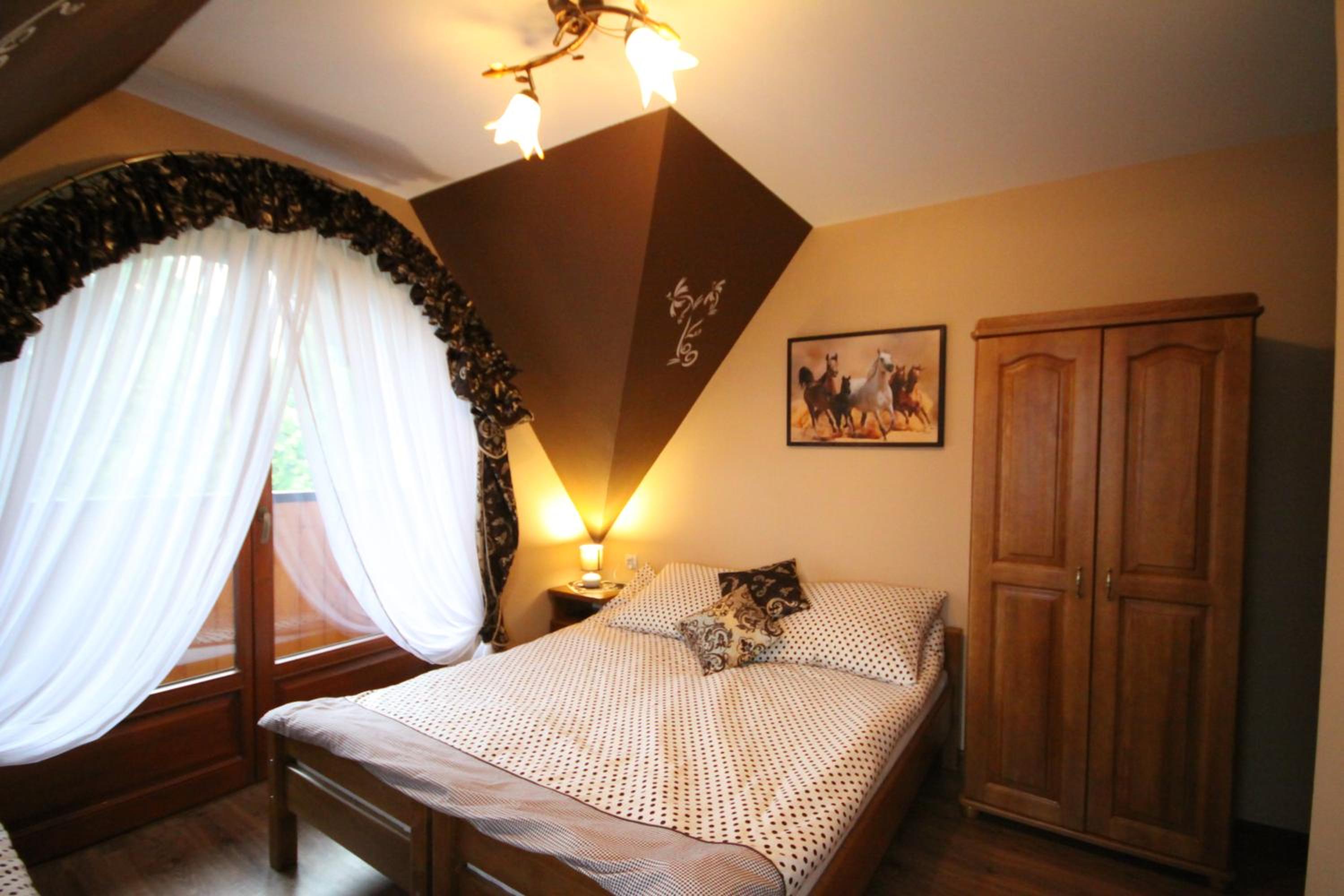 Deluxe Double Room (2 Adults + 1 Child) - Photo 1