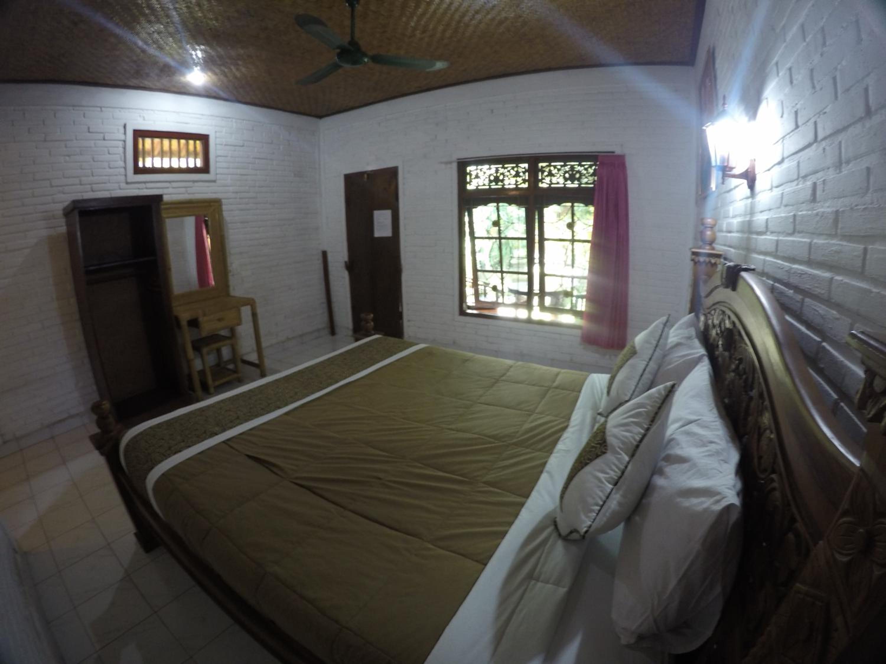 Standard Double or Twin Room with Fan - Photo 24
