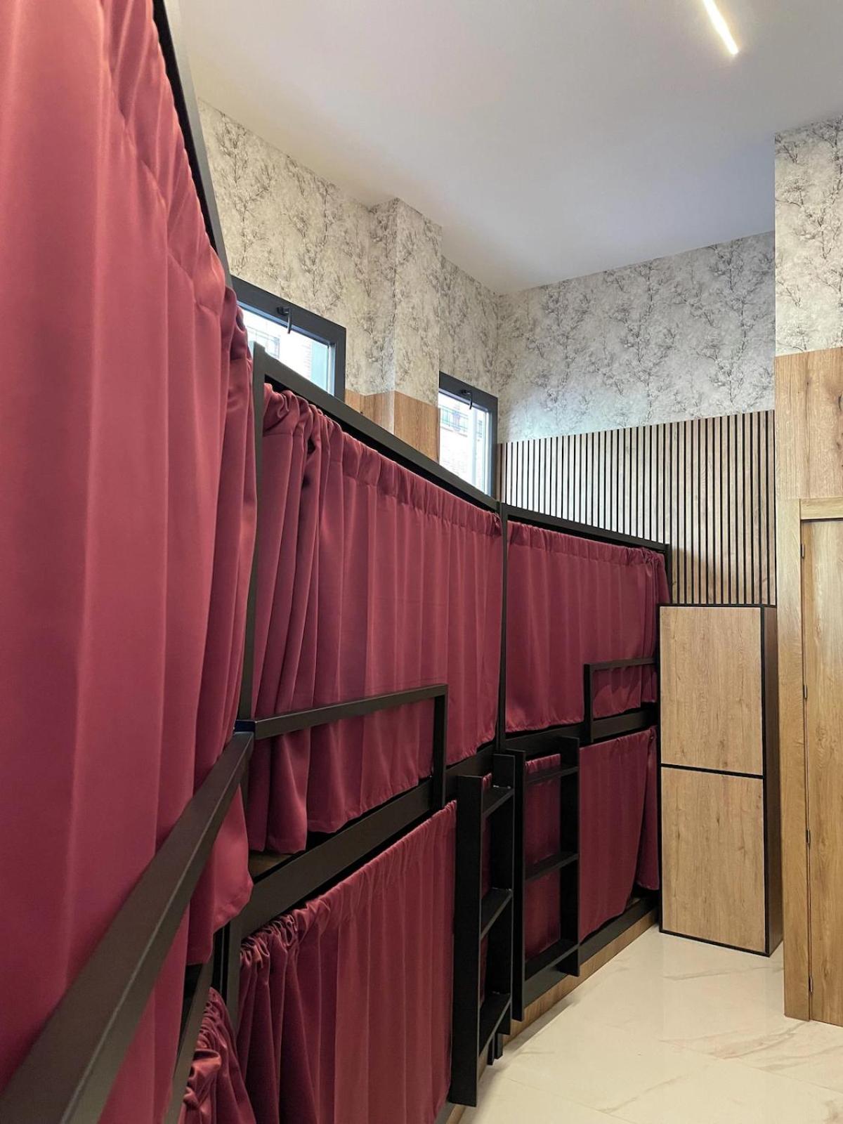 Bed in 8-Bed Mixed Dormitory Room photo 3