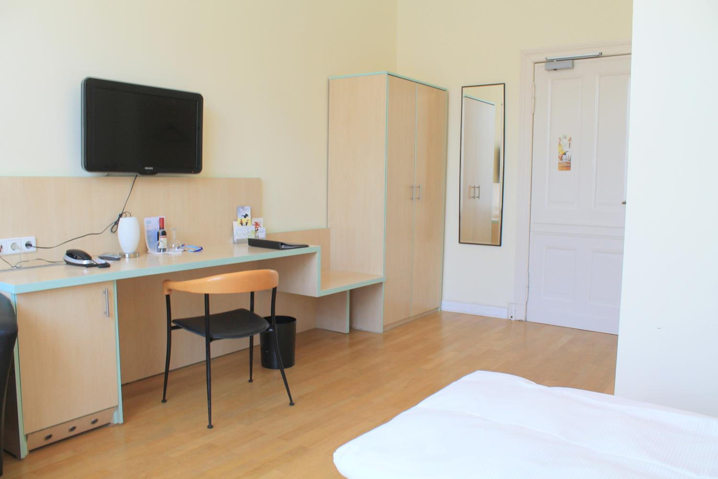 Standard Double Room photo 2