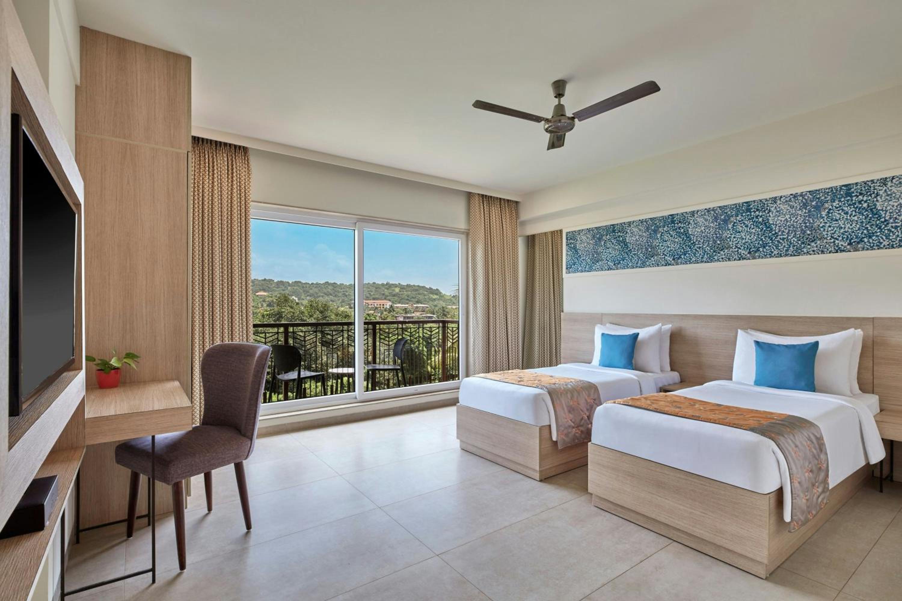 Fern Classic Premium Three-Bedroom Suite with Limited View - Photo 4